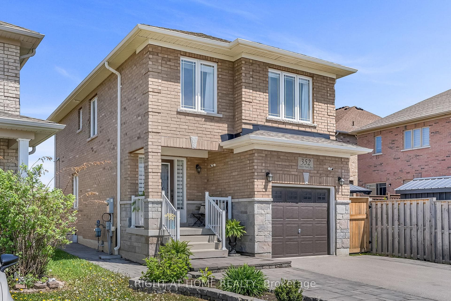 352 Miller Park Avenue, Bradford West Gwillimbury, ON L3Z 4H5