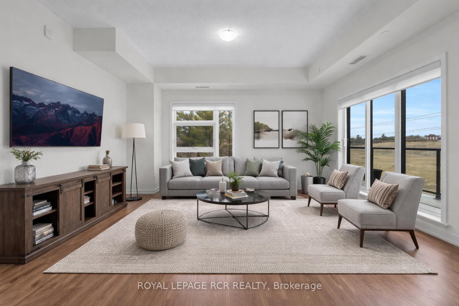 555 William Graham Drive 413, Aurora, ON L4G 3H9