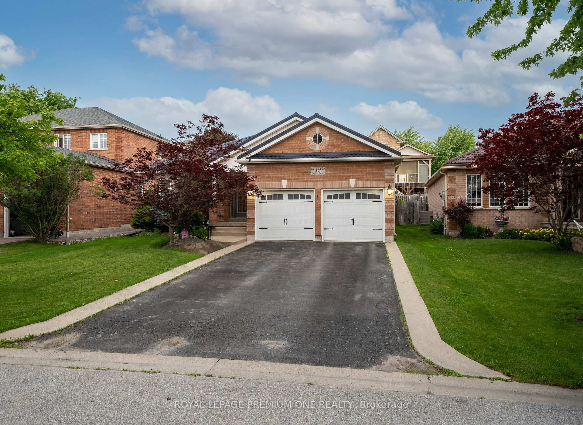 19 Taylor Court, Bradford West Gwillimbury, ON L3Z 3J1