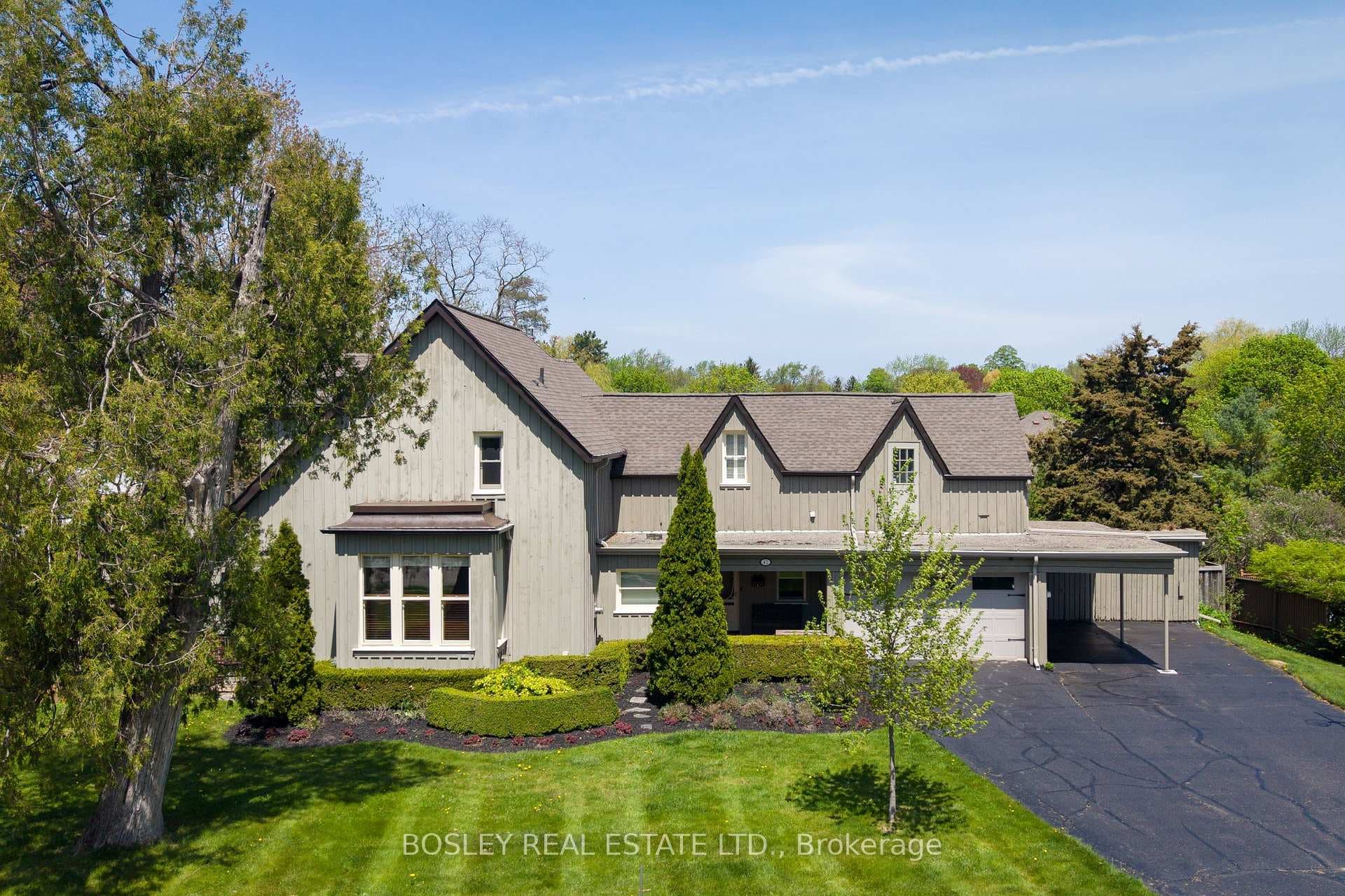 42 Royal Road, Aurora, ON L4G 1A9