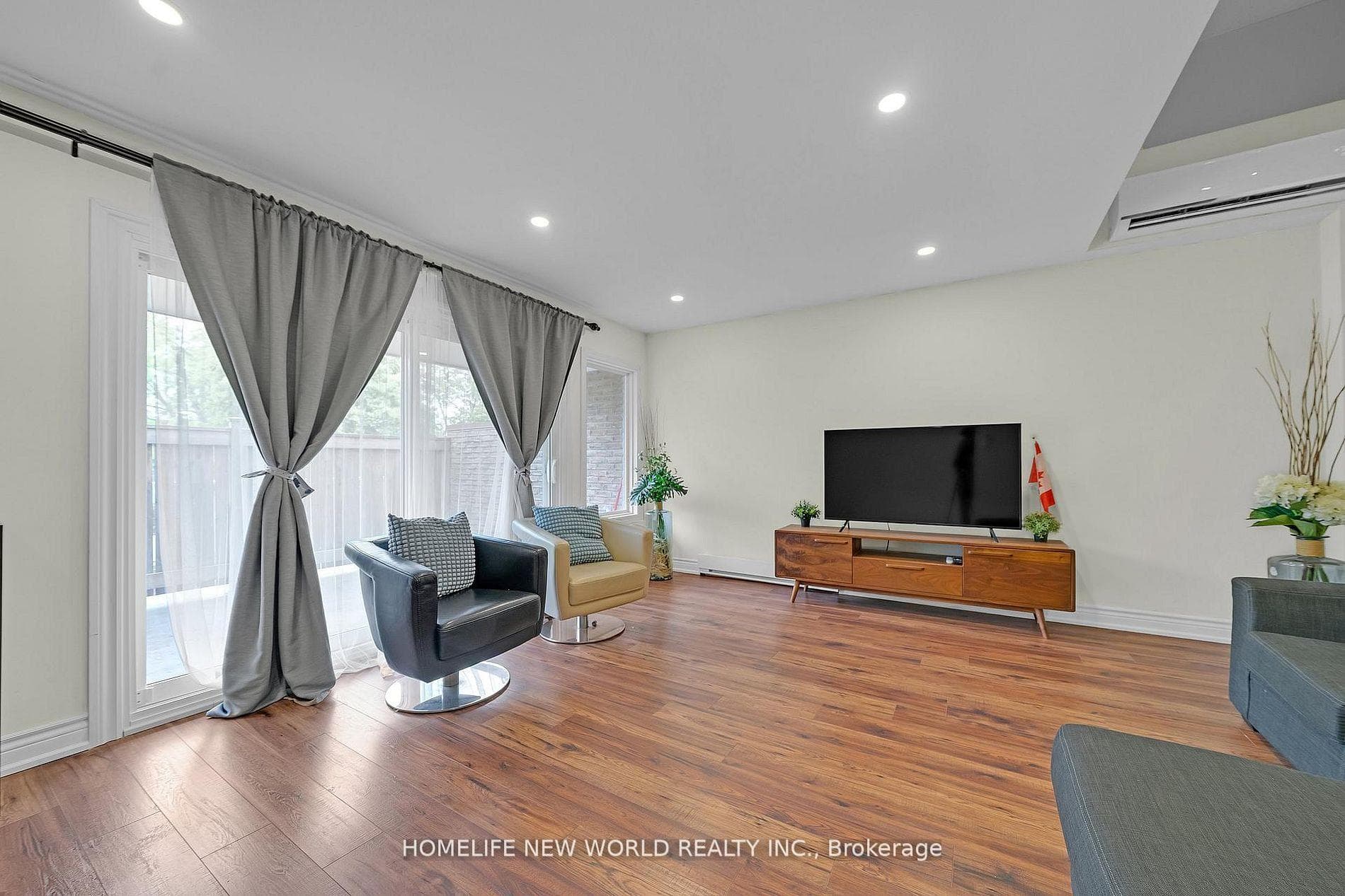38 Springfair Avenue, Aurora, ON L4G 3M2