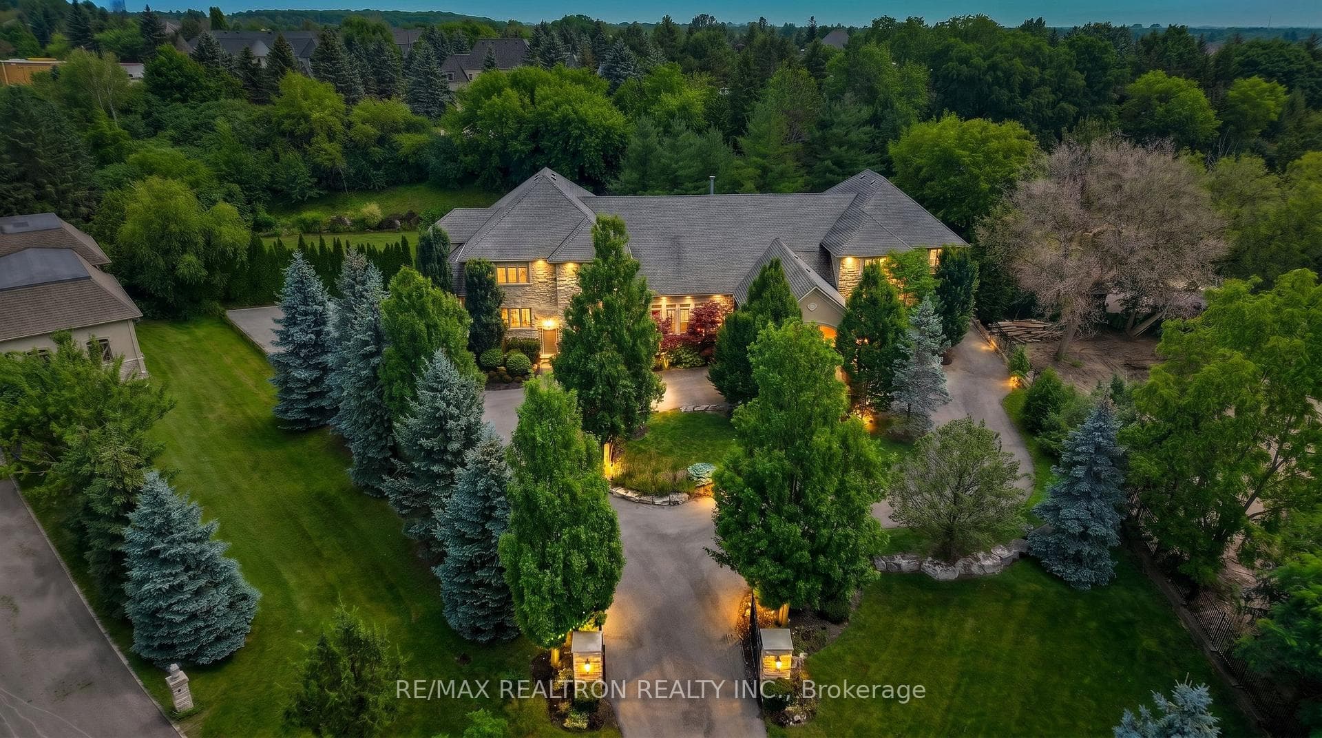 11 Saul Court, Vaughan, ON L6A 3X7