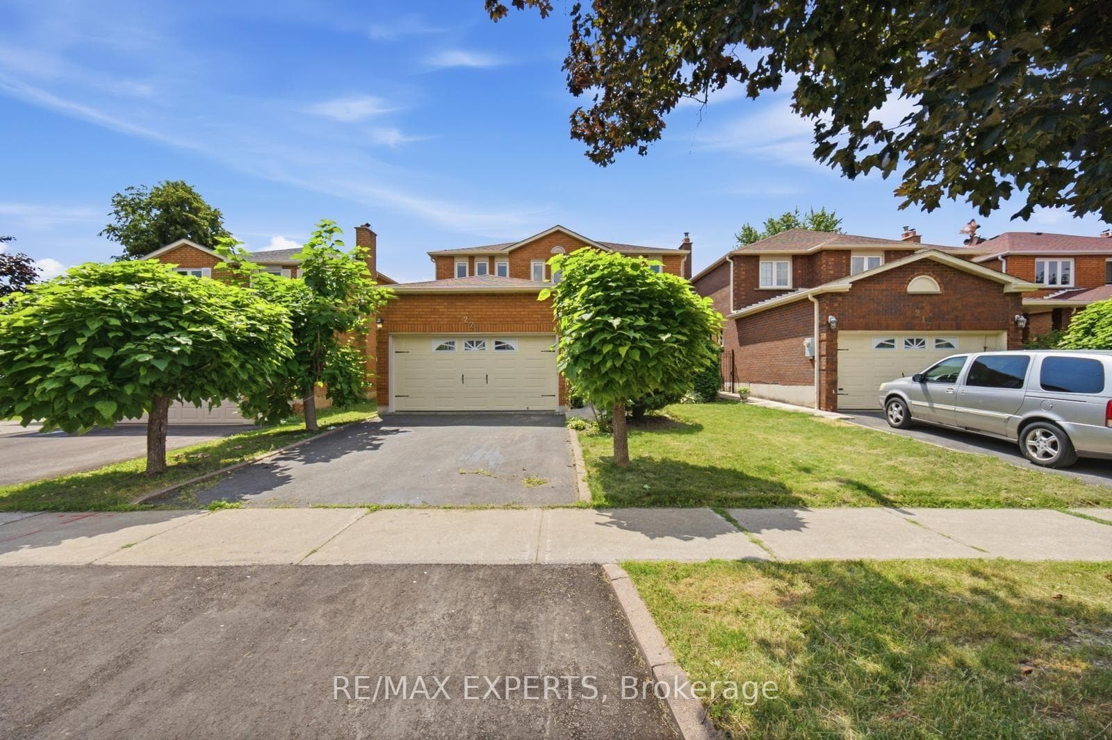 221 Judith Avenue, Vaughan, ON L4J 7E3