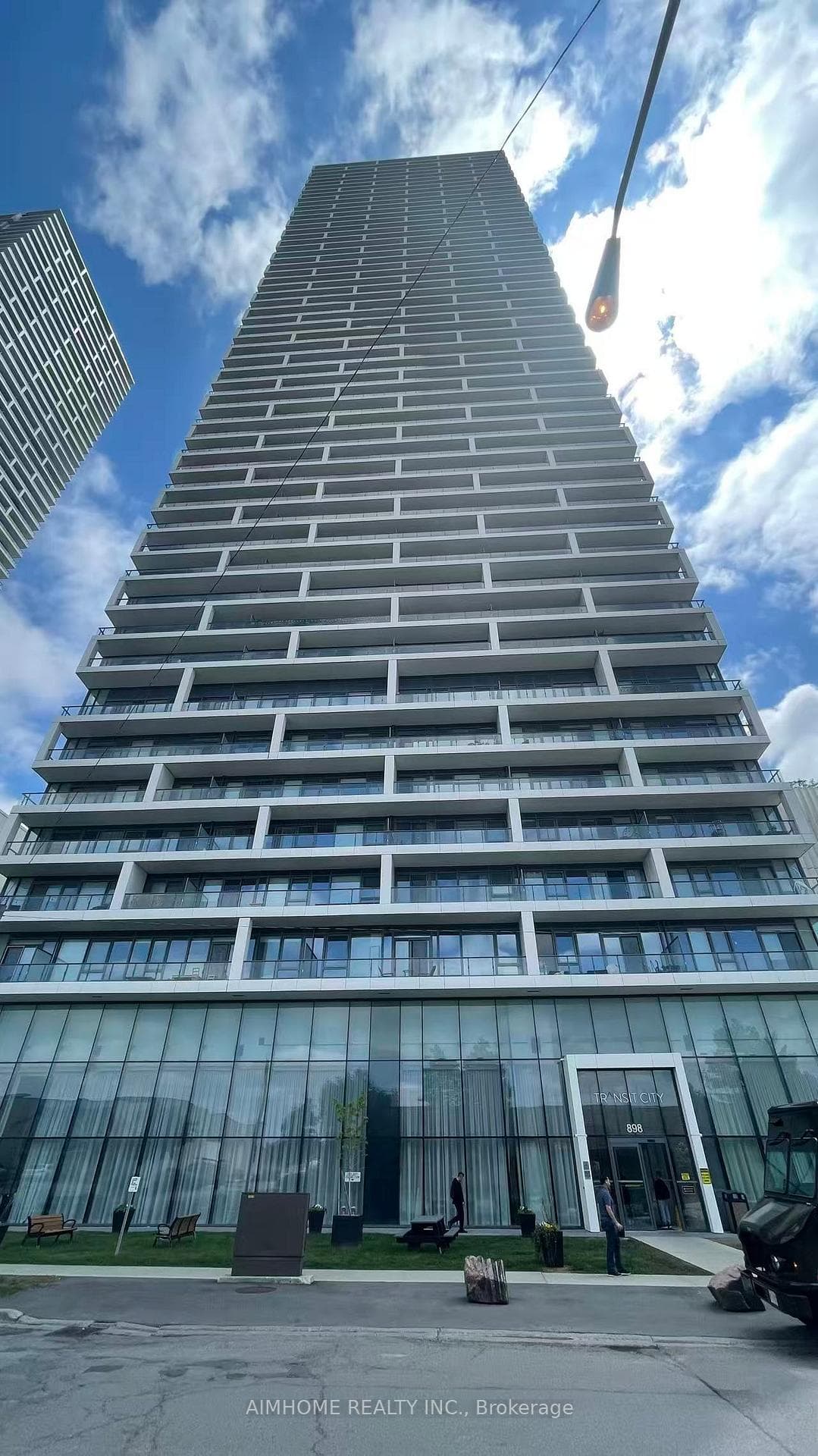 898 Portage Pkwy Parkway 3207, Vaughan, ON L4K 0J6
