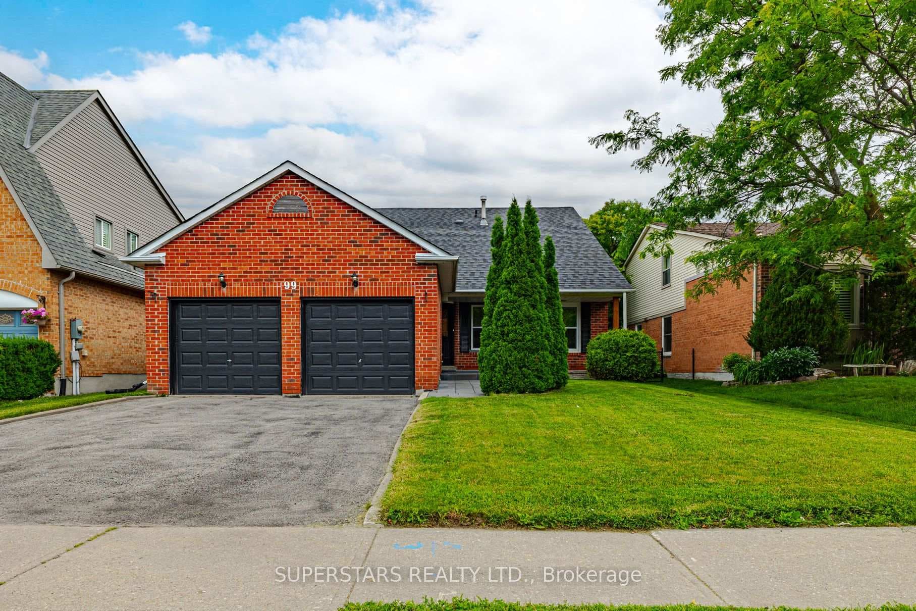 99 Peevers Crescent, Newmarket, ON L3Y 7T2