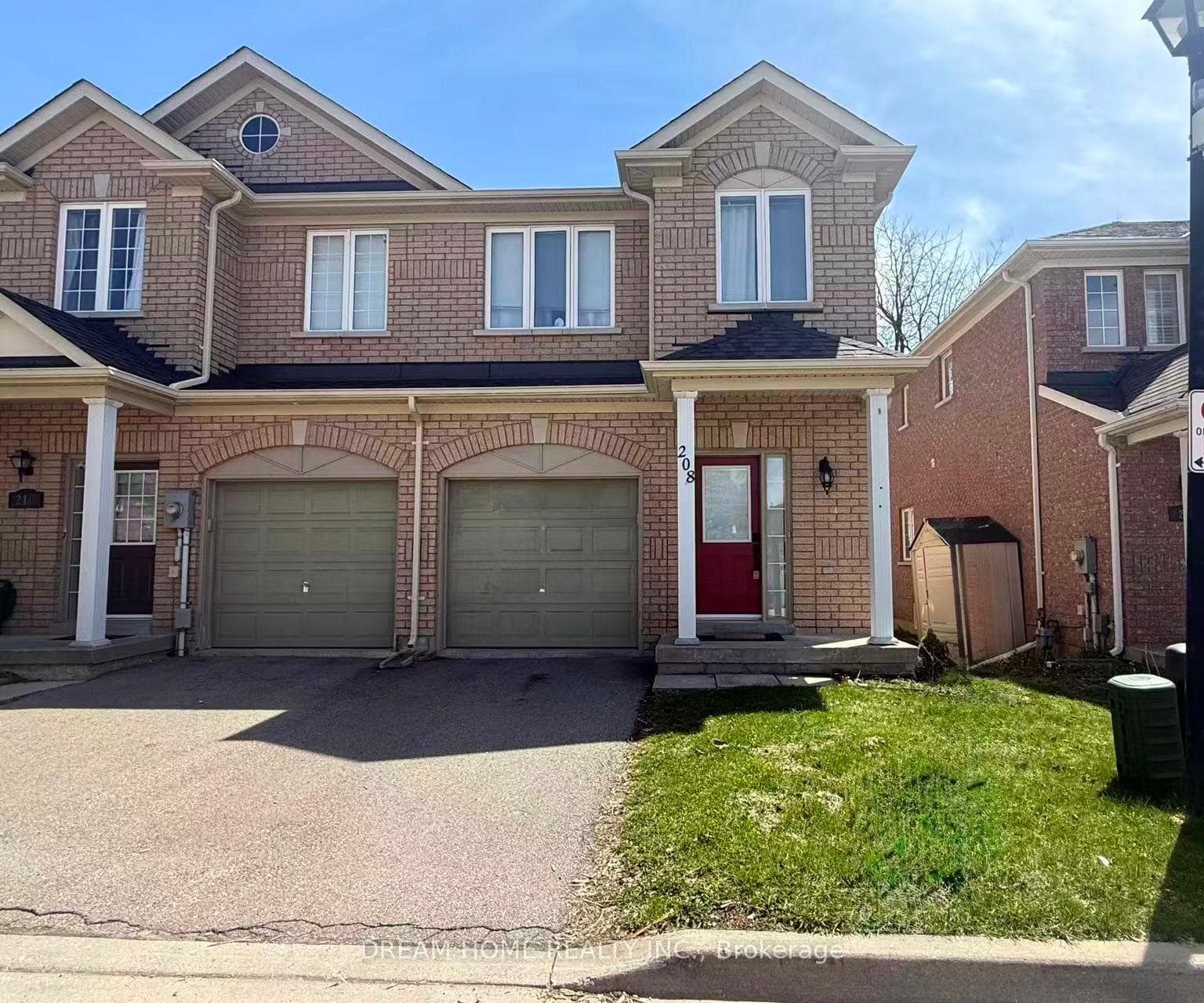 208 Tom Taylor Crescent, Newmarket, ON L3X 3E8