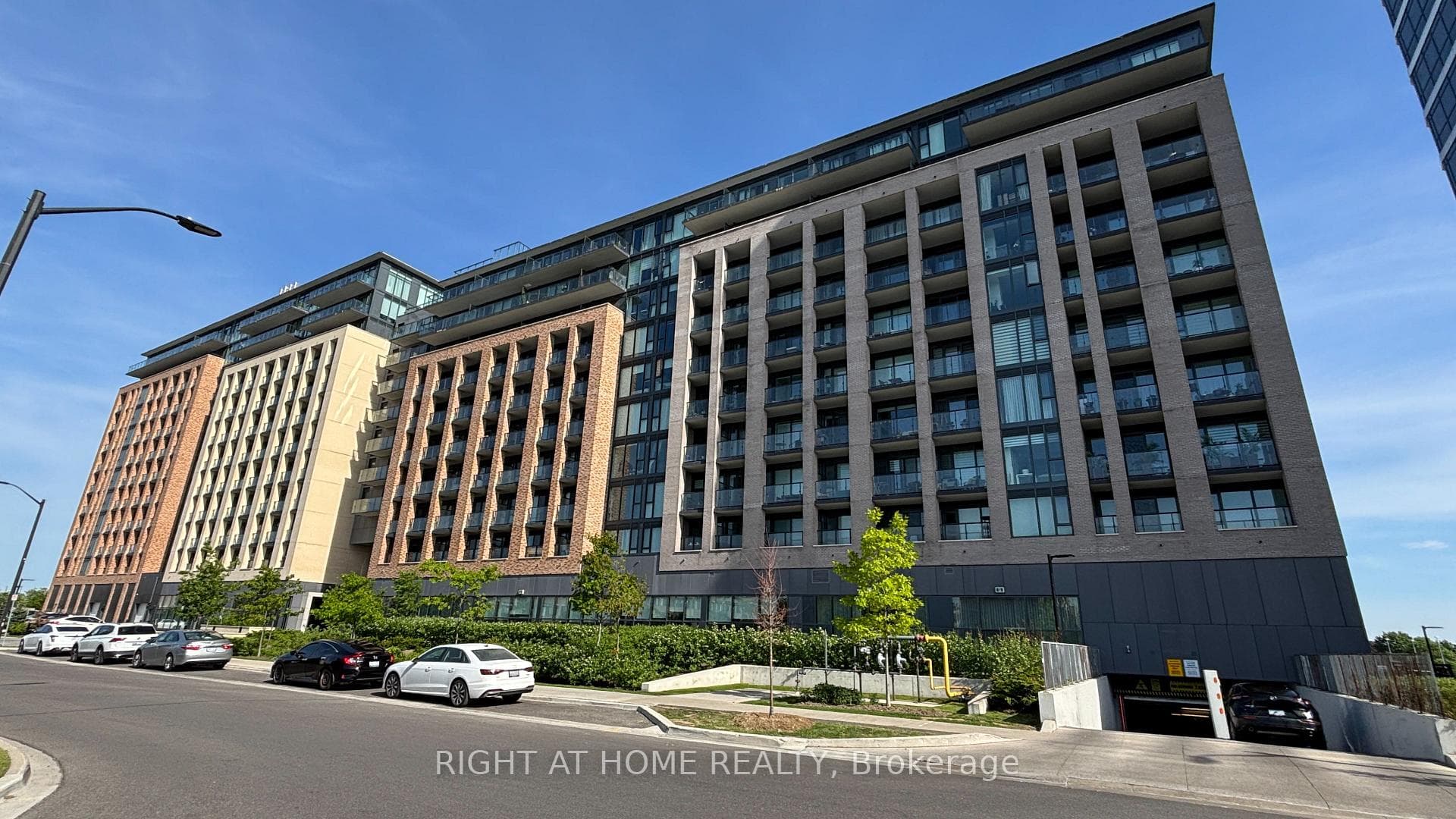 100 Eagle Rock Way 311, Vaughan, ON L6A 5B9