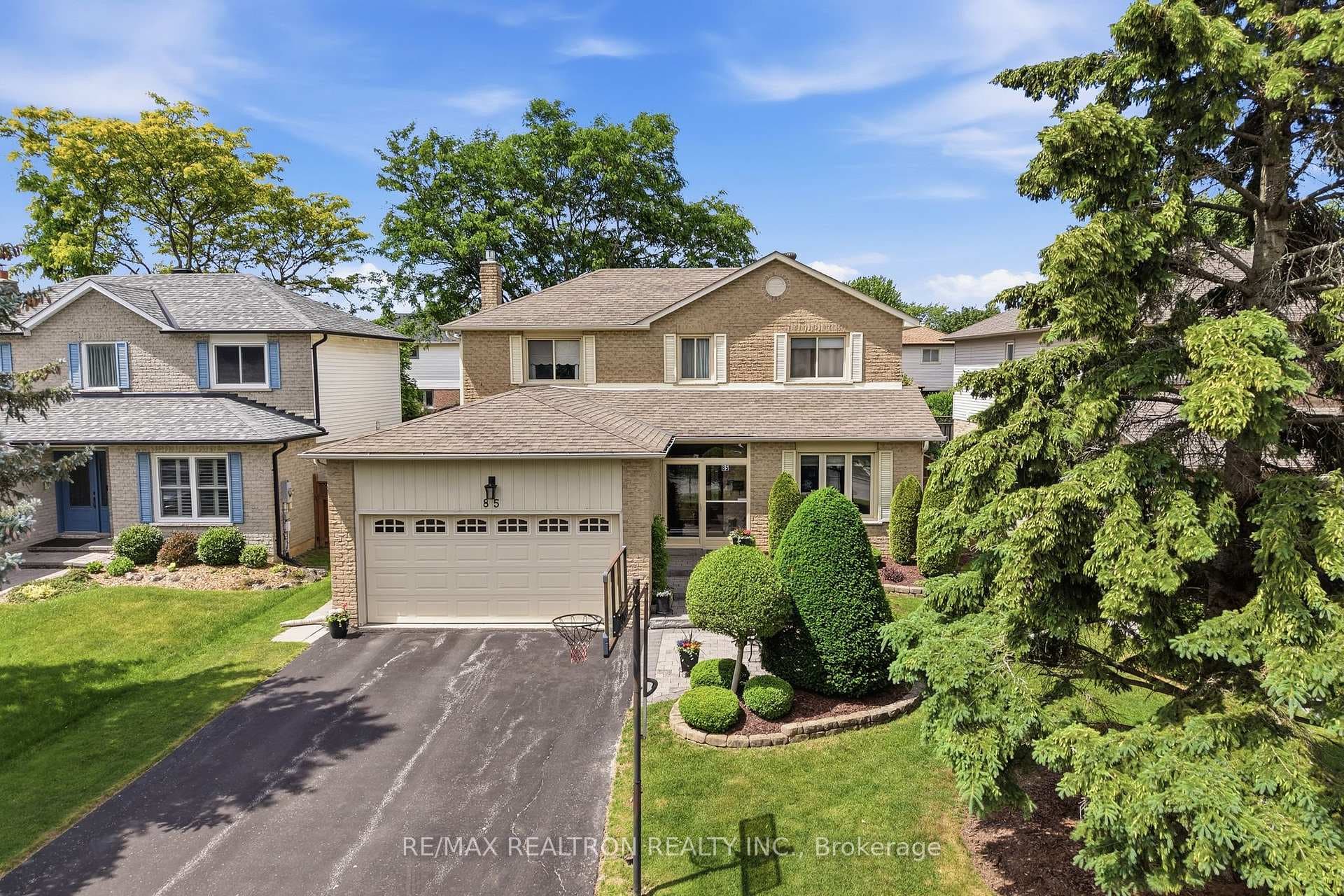 85 Stiver Drive, Newmarket, ON L3Y 7W2