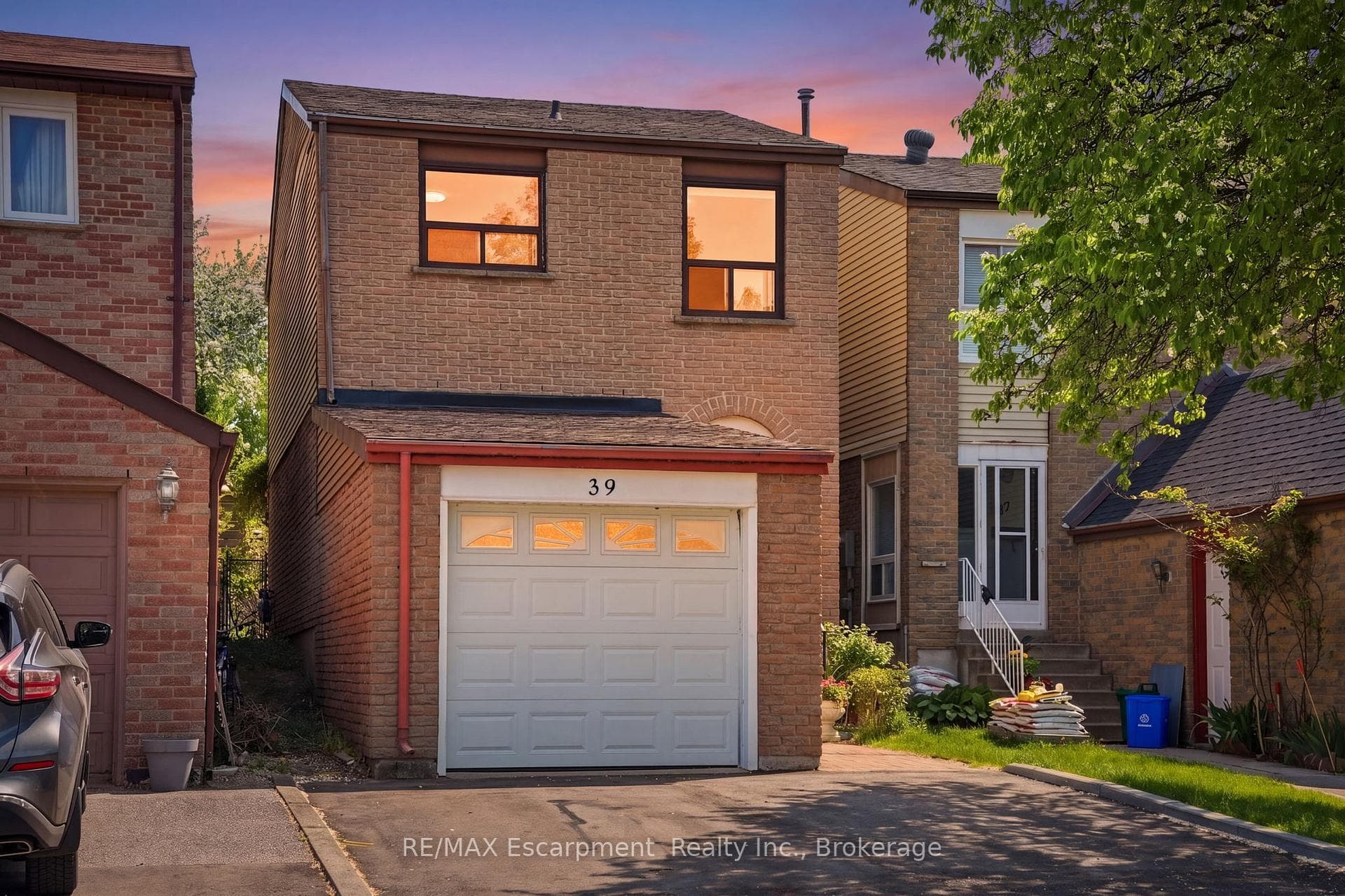 39 Riviera Drive, Vaughan, ON L4K 2H9