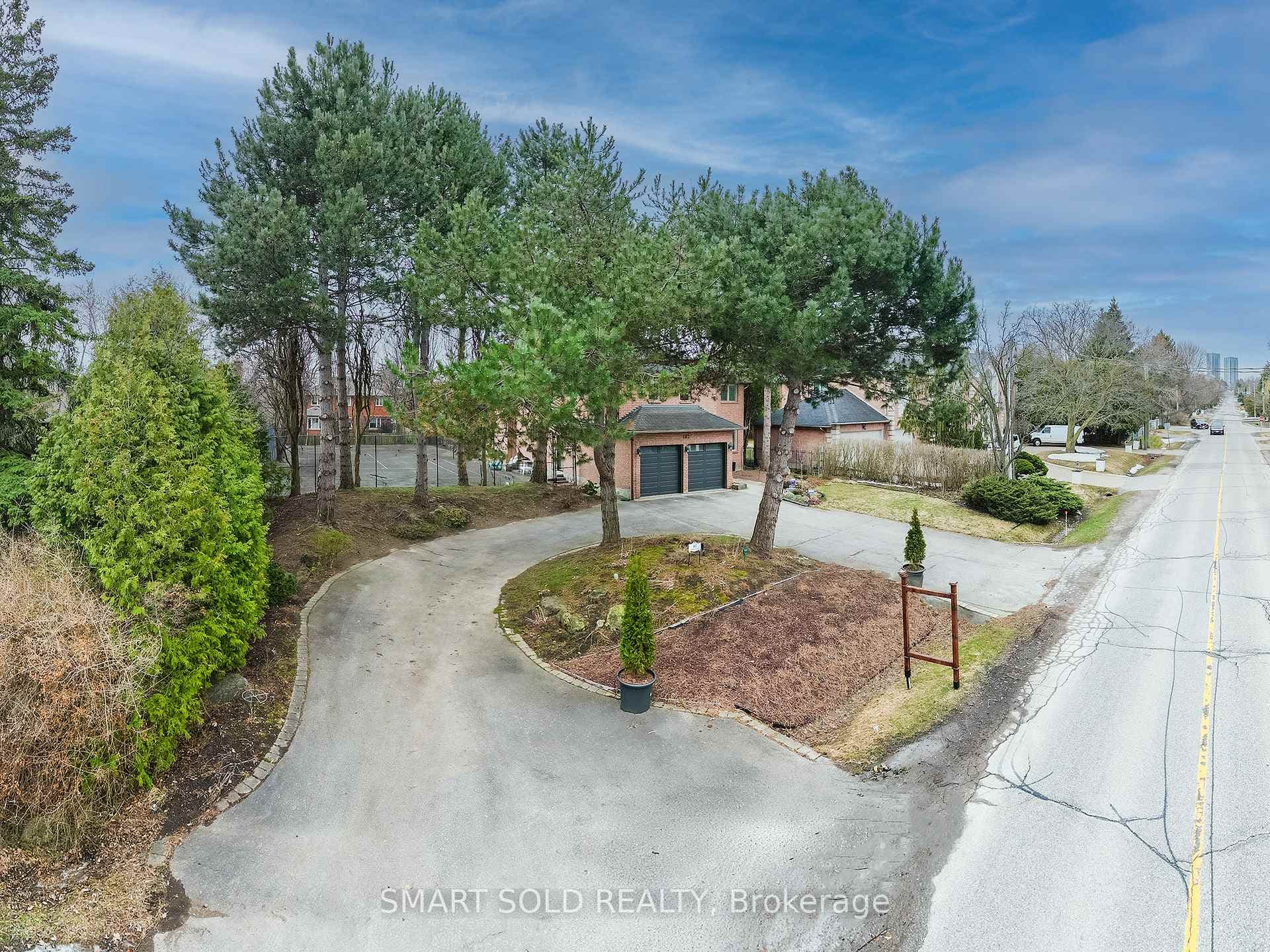107 Arnold Avenue, Vaughan, ON L4J 1B6