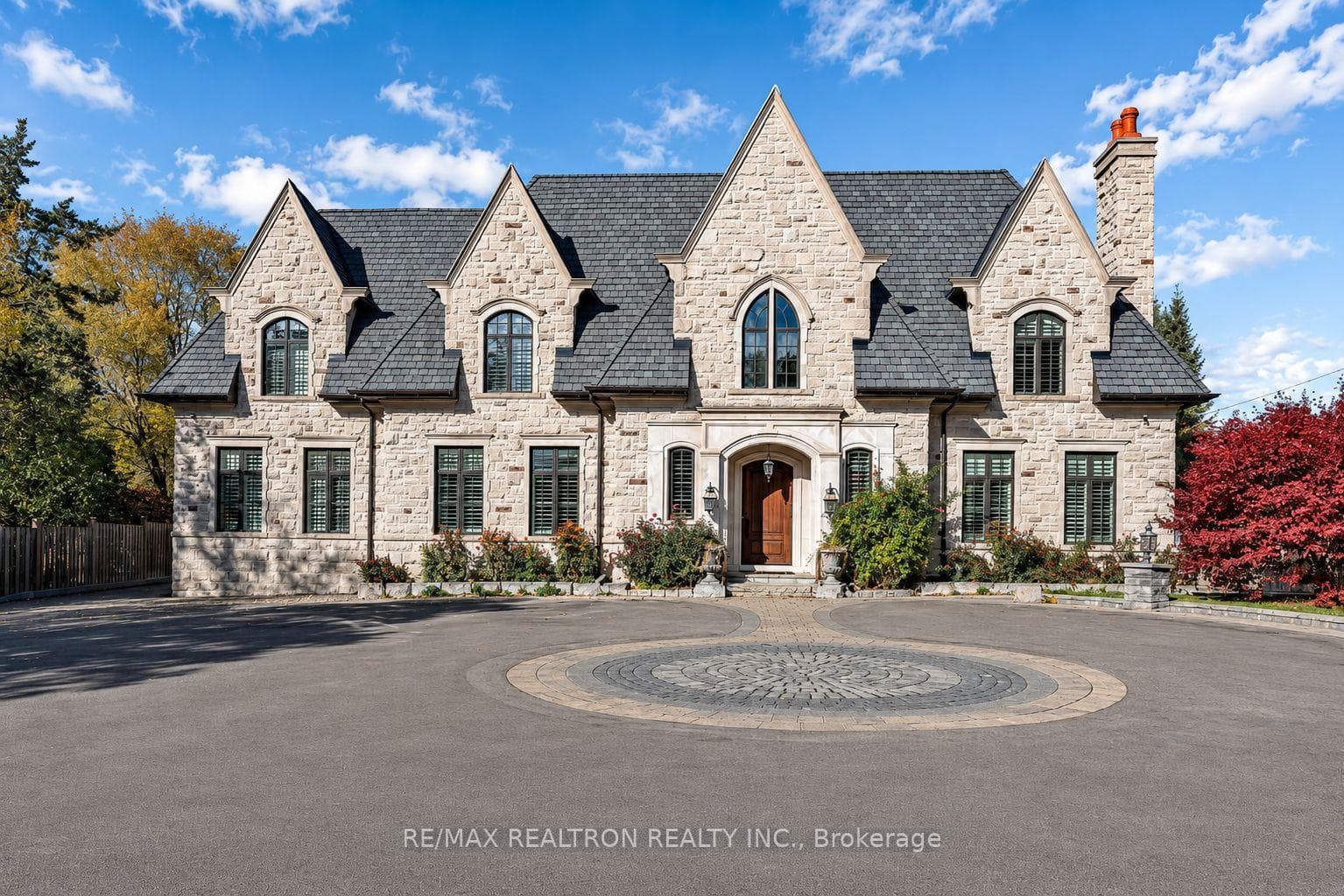 138 Centre Street, Vaughan, ON L4J 1G4