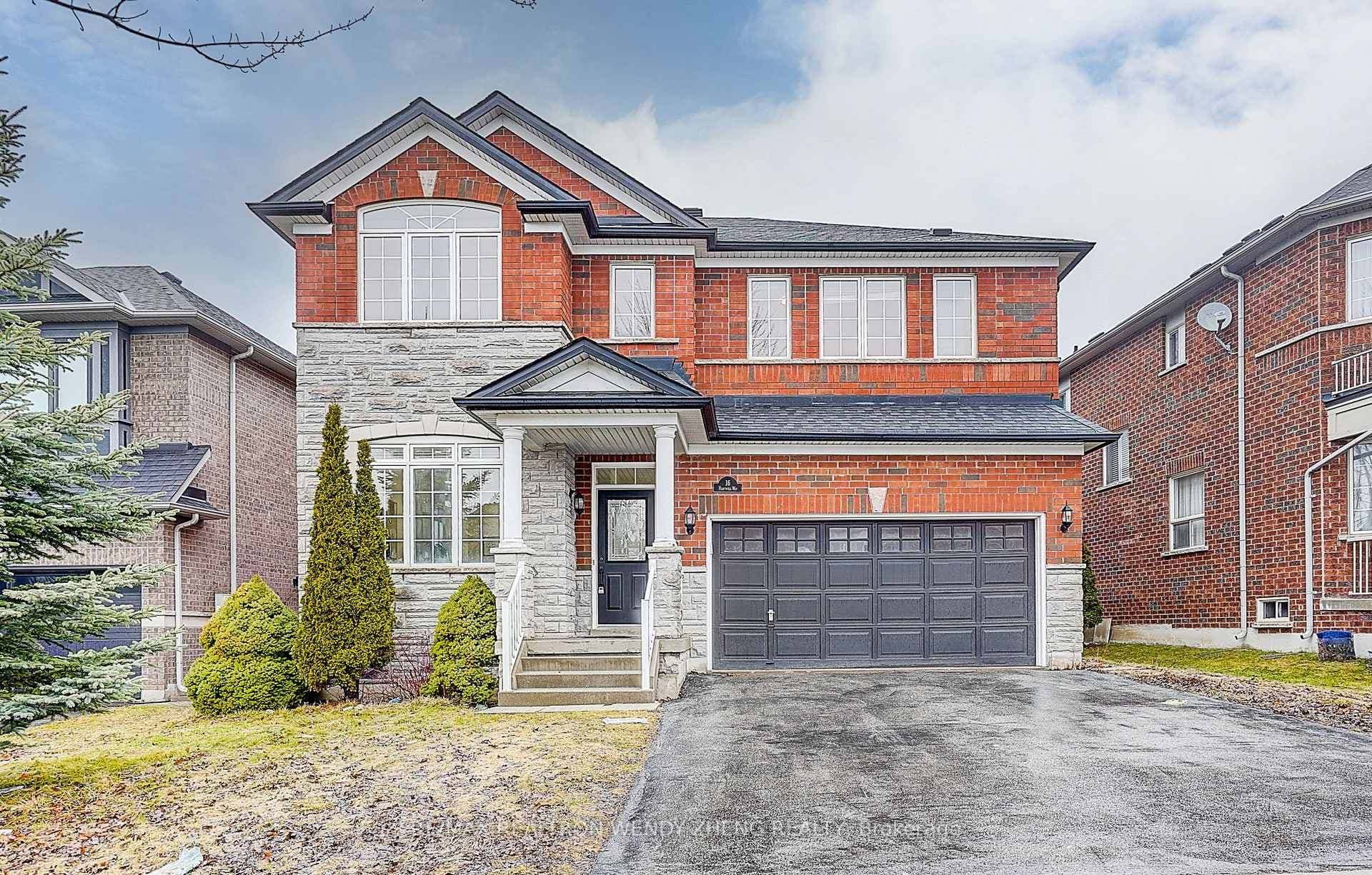 16 Hartwell Way, Aurora, ON L4G 7X7