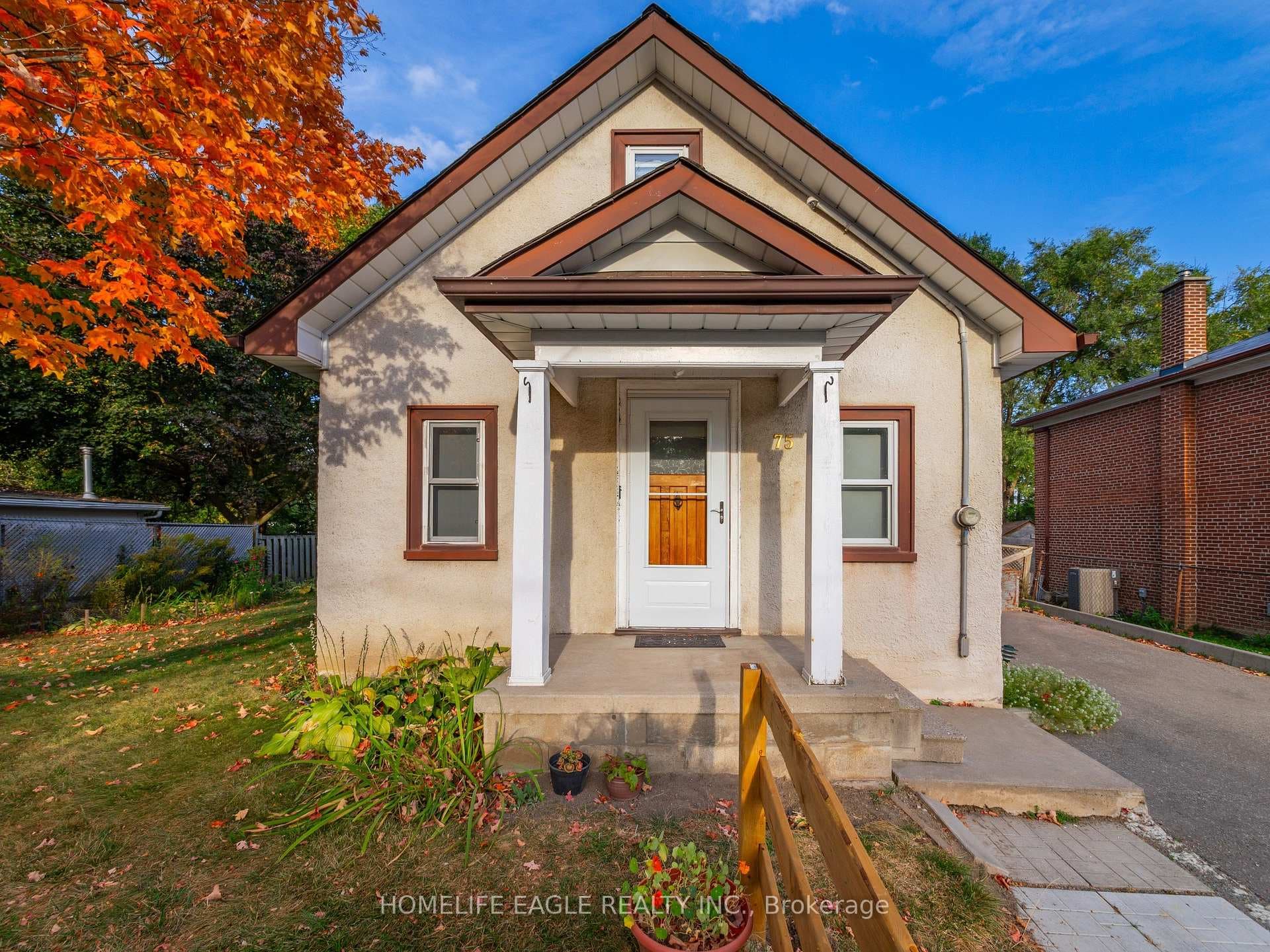 75 Denne Boulevard, Newmarket, ON L3Y 4H5