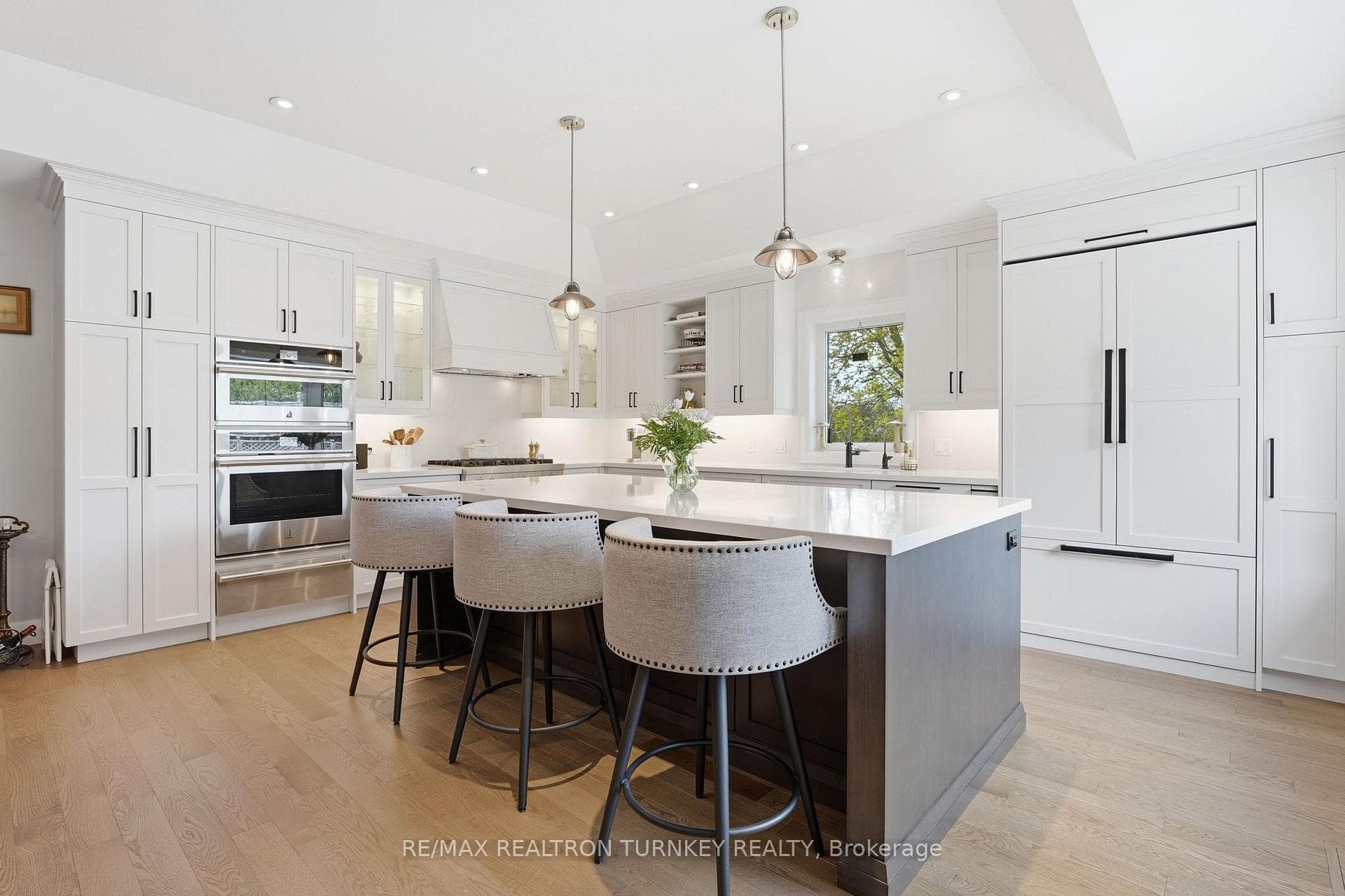 178 Parkview Crescent, Newmarket, ON L3Y 2C8