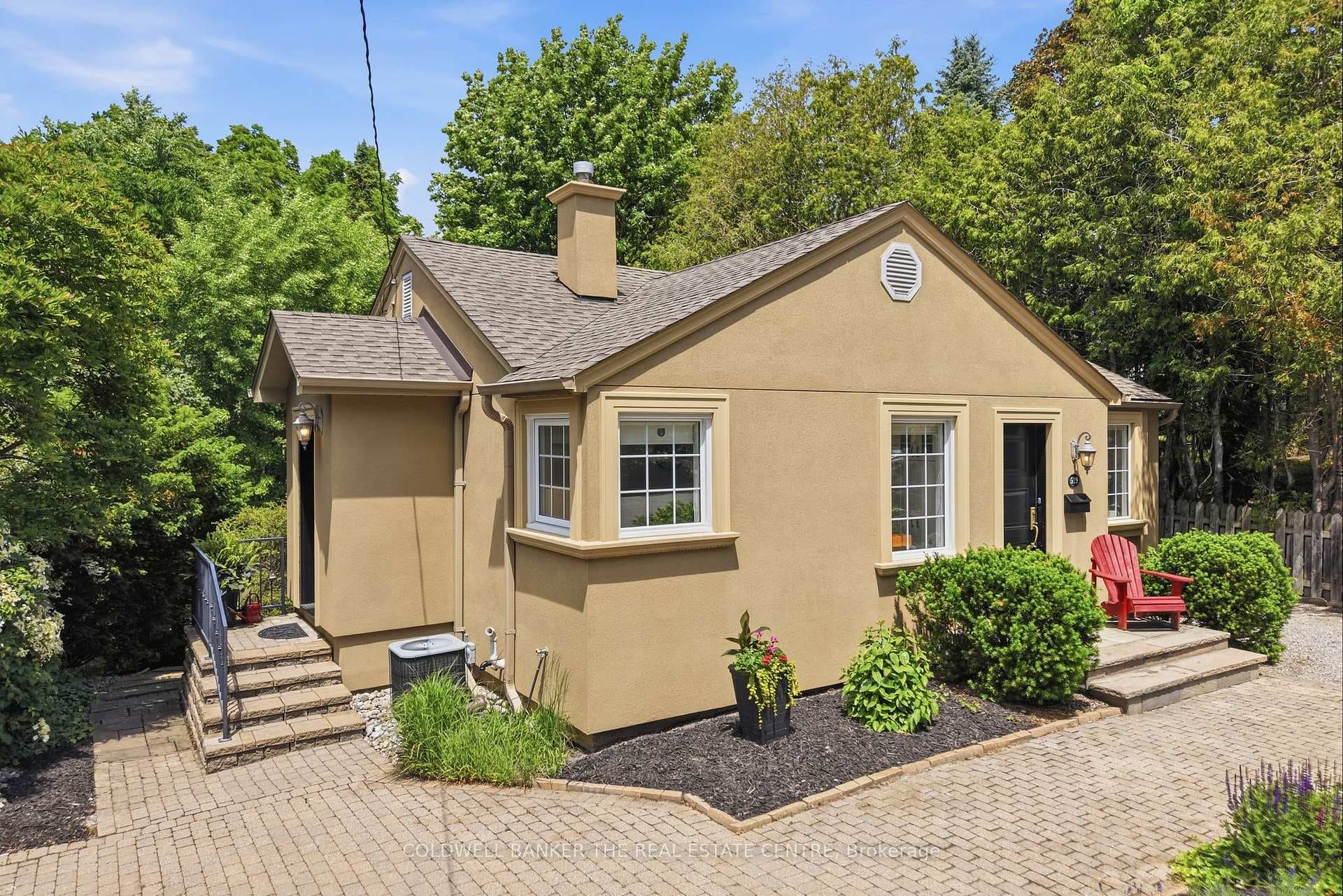 519 College Street, Newmarket, ON L3Y 1C7