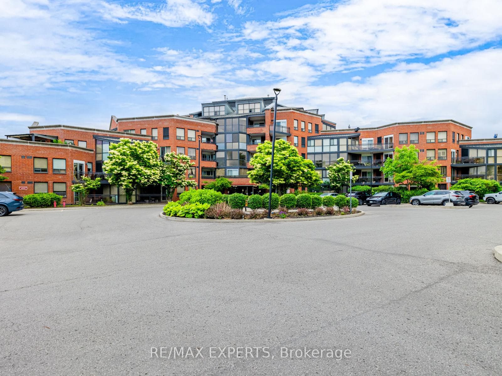 100 Arbors Lane 215, Vaughan, ON L4L 7G4