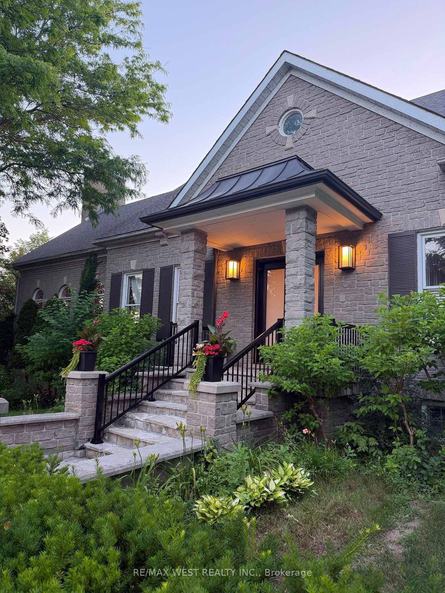 5 Humberview Drive, Vaughan, ON L4H 1B1