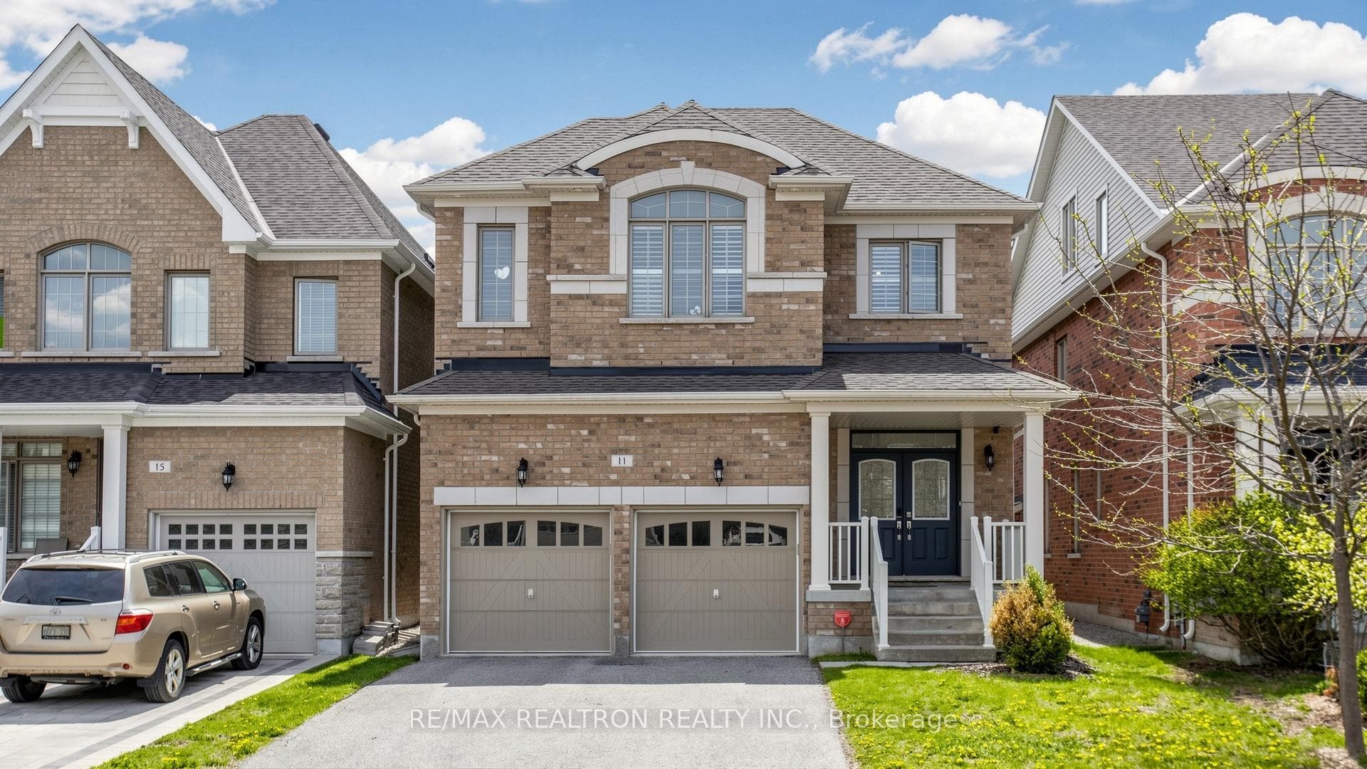 11 Peter Miller Street, Aurora, ON L4G 0W4