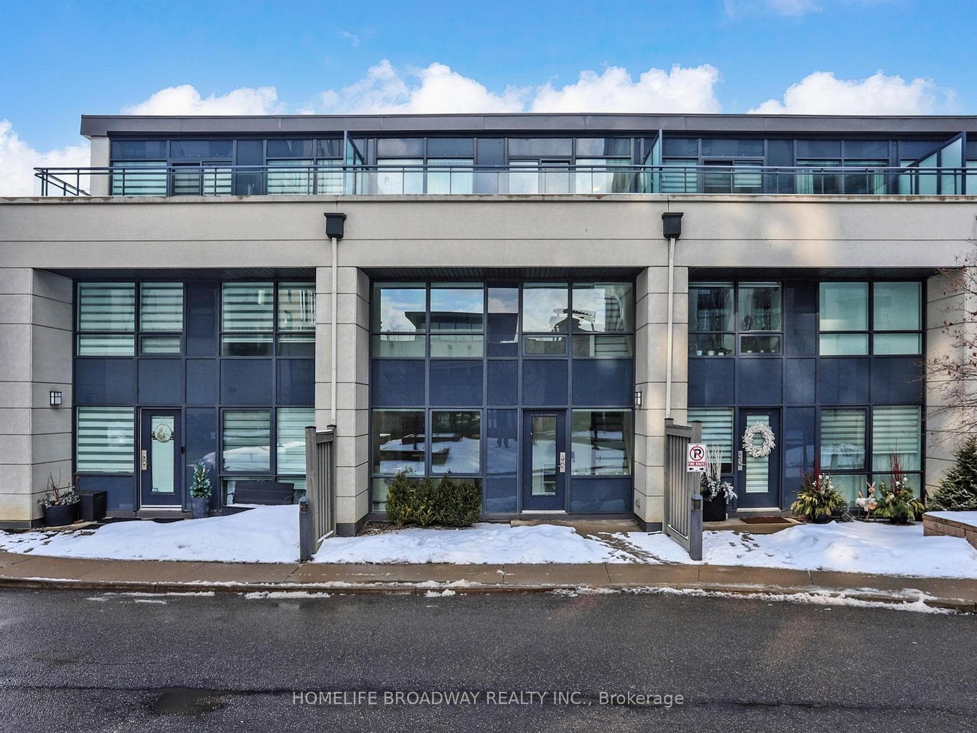 24 Woodstream Boulevard 112, Vaughan, ON L4L 8C4