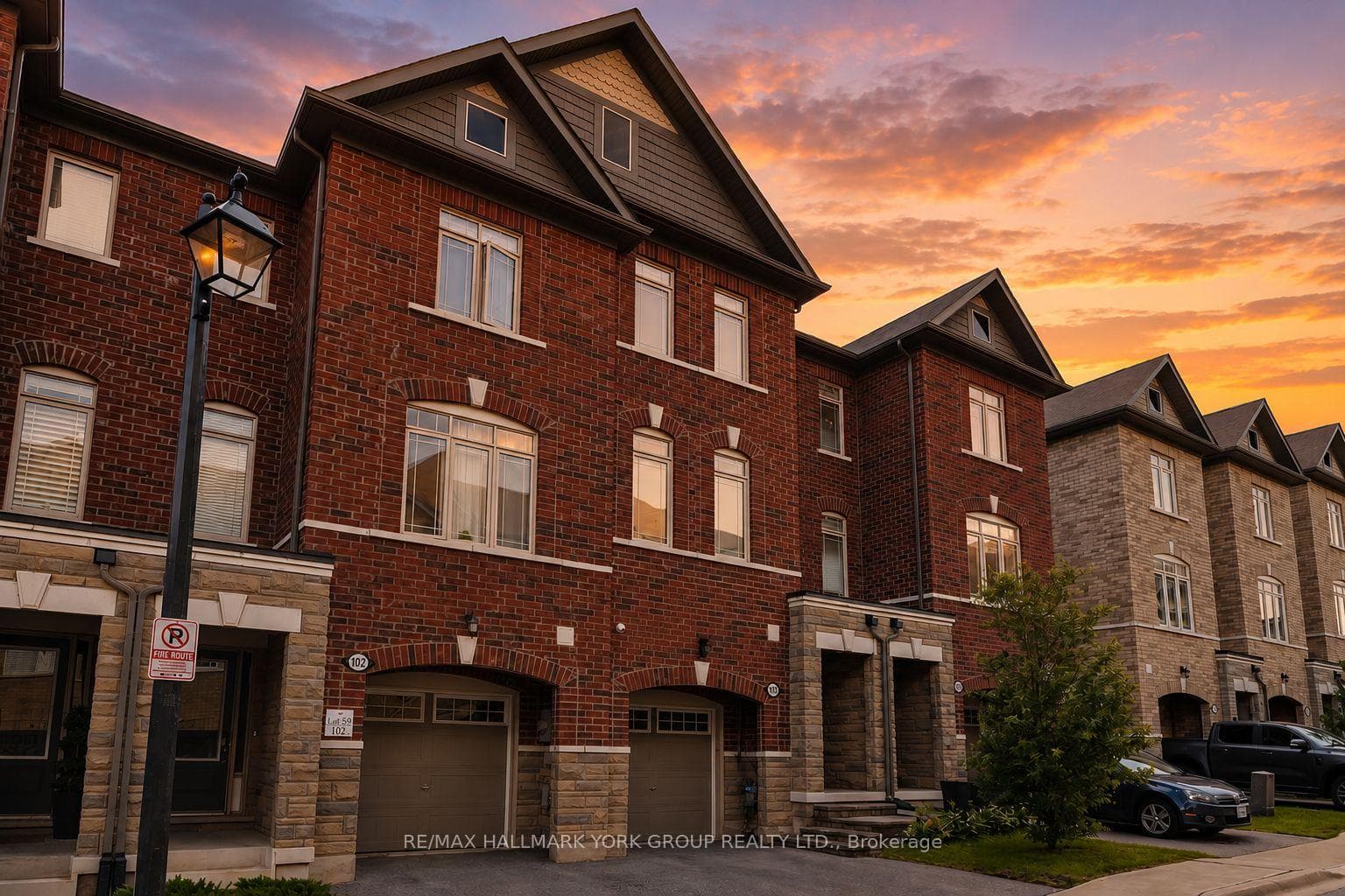 104 Gordon Circle, Newmarket, ON L3Y 0C9