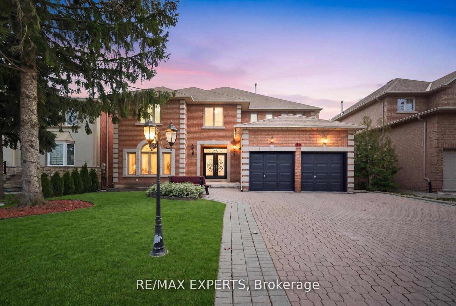 11 Horizon Court, Richmond Hill, ON L4B 3G1