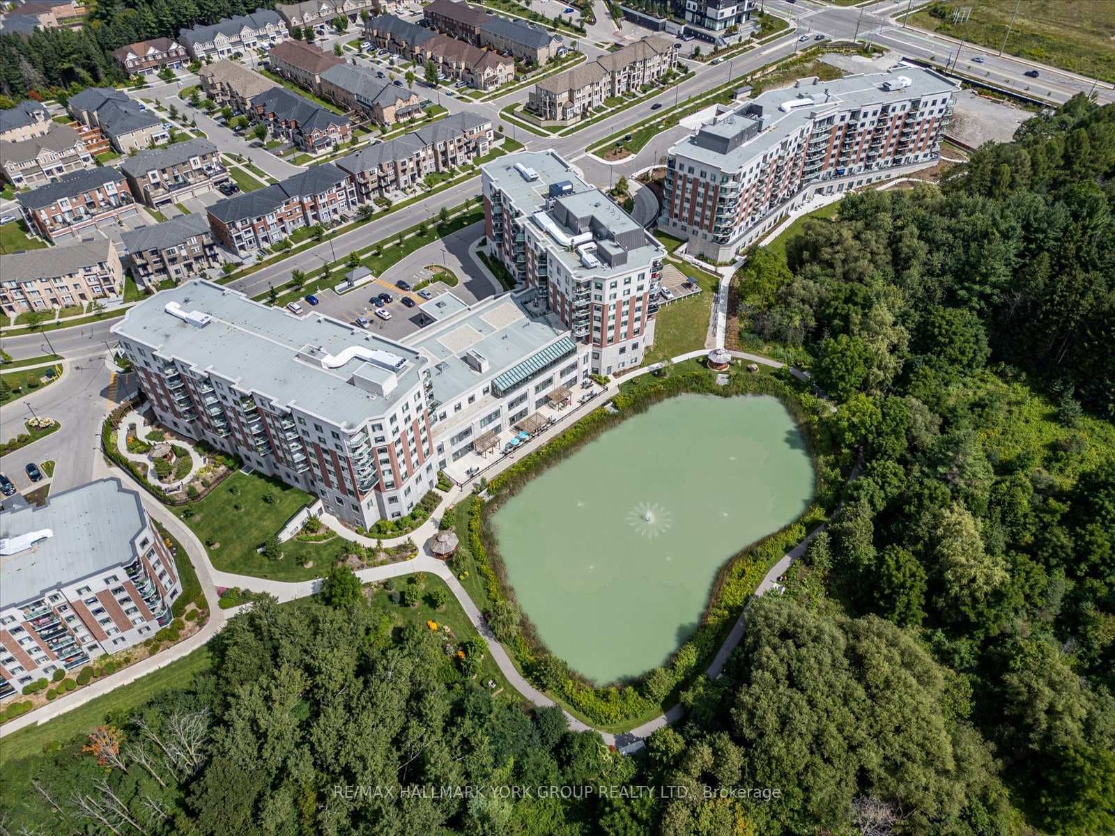 460 William Graham Drive 402, Aurora, ON L4G 1X9