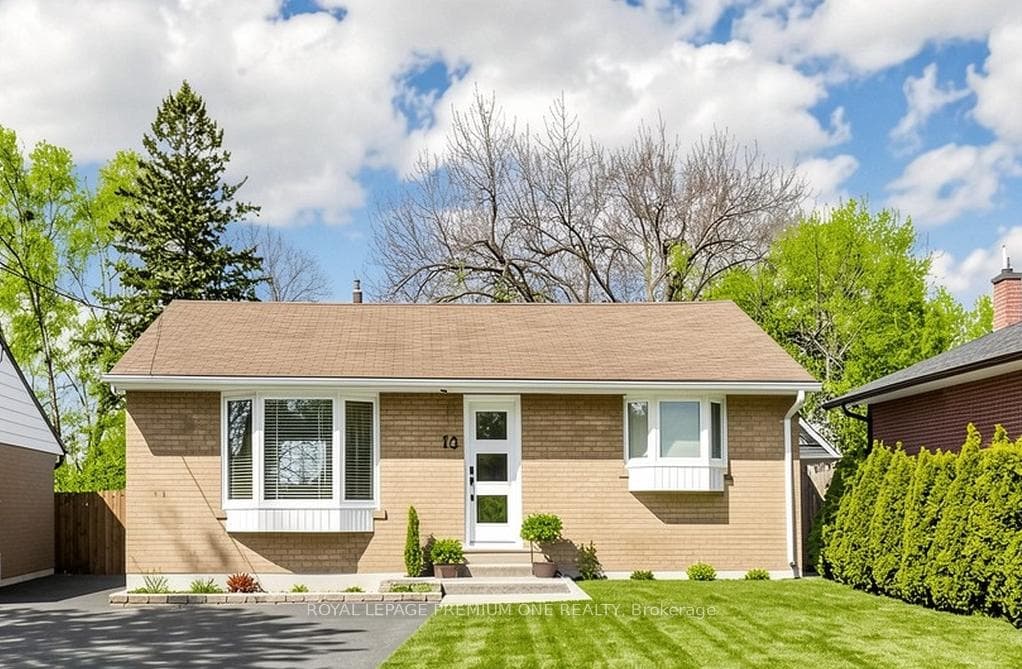 72 Thornton Avenue, Bradford West Gwillimbury, ON L3Z 1N4