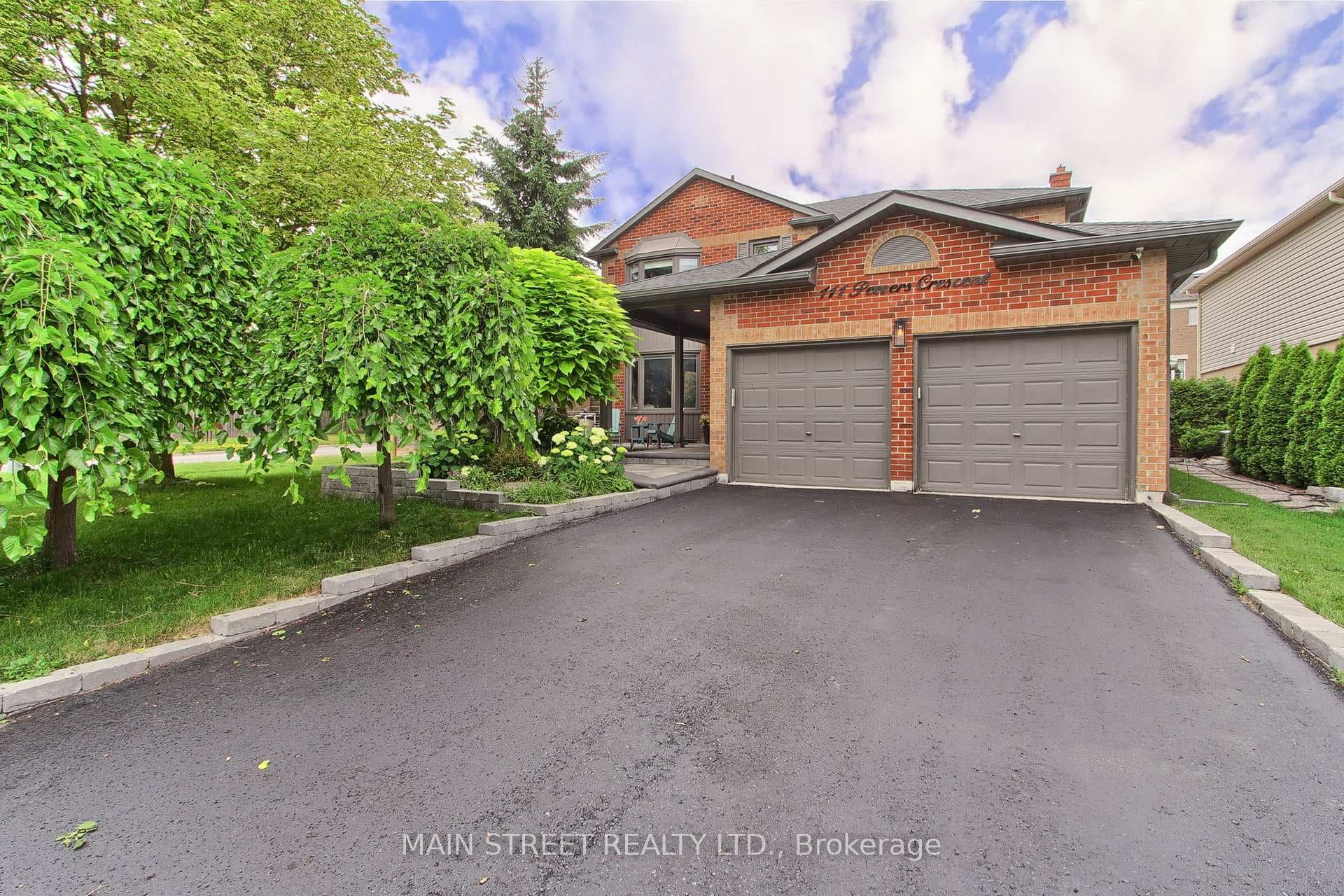 111 Peevers Crescent, Newmarket, ON L3Y 7T2