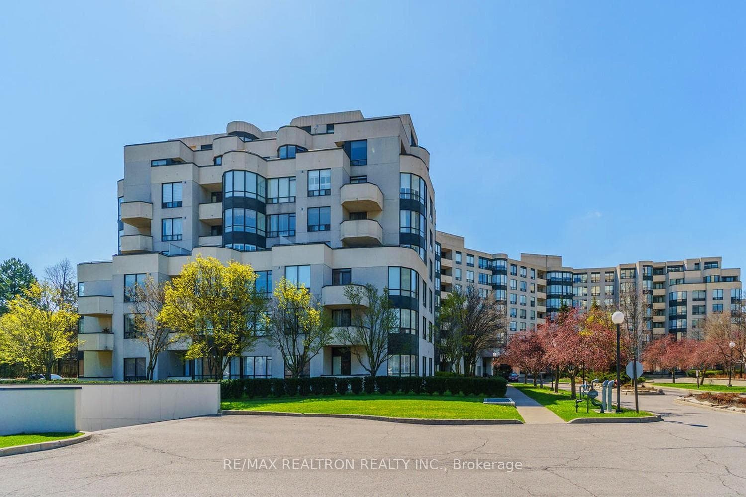 333 Clark Avenue W 105, Vaughan, ON L4J 7K4