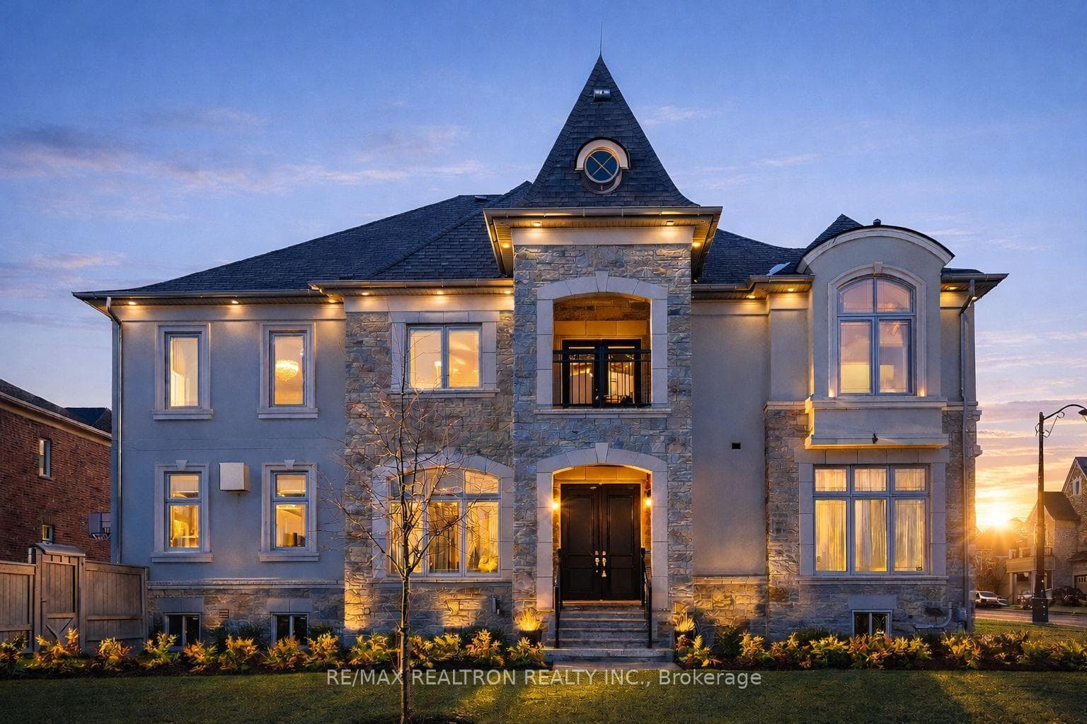 12 Hurst Avenue, Vaughan, ON L6A 4X6