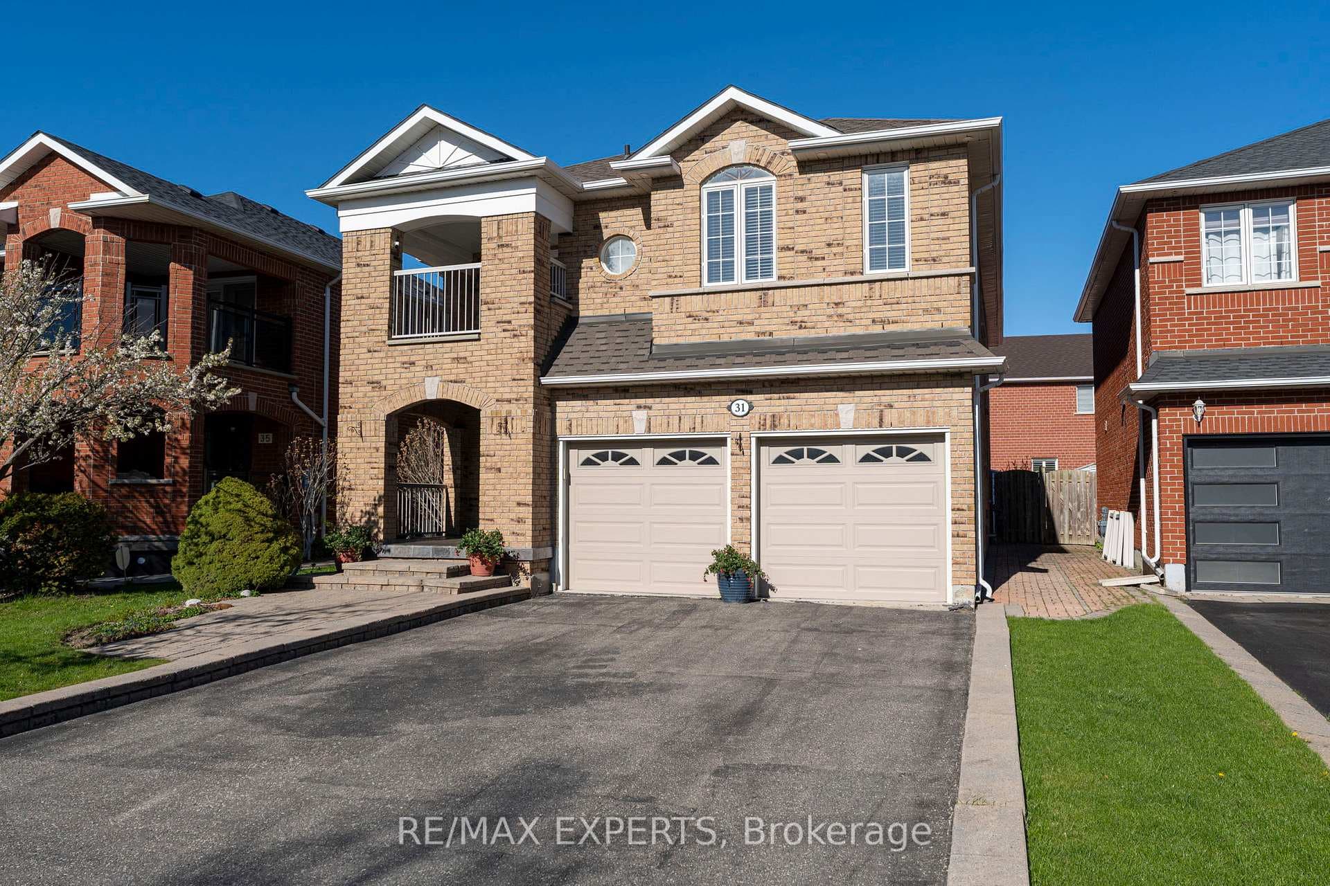 31 Monteith Crescent, Vaughan, ON L6A 3M7