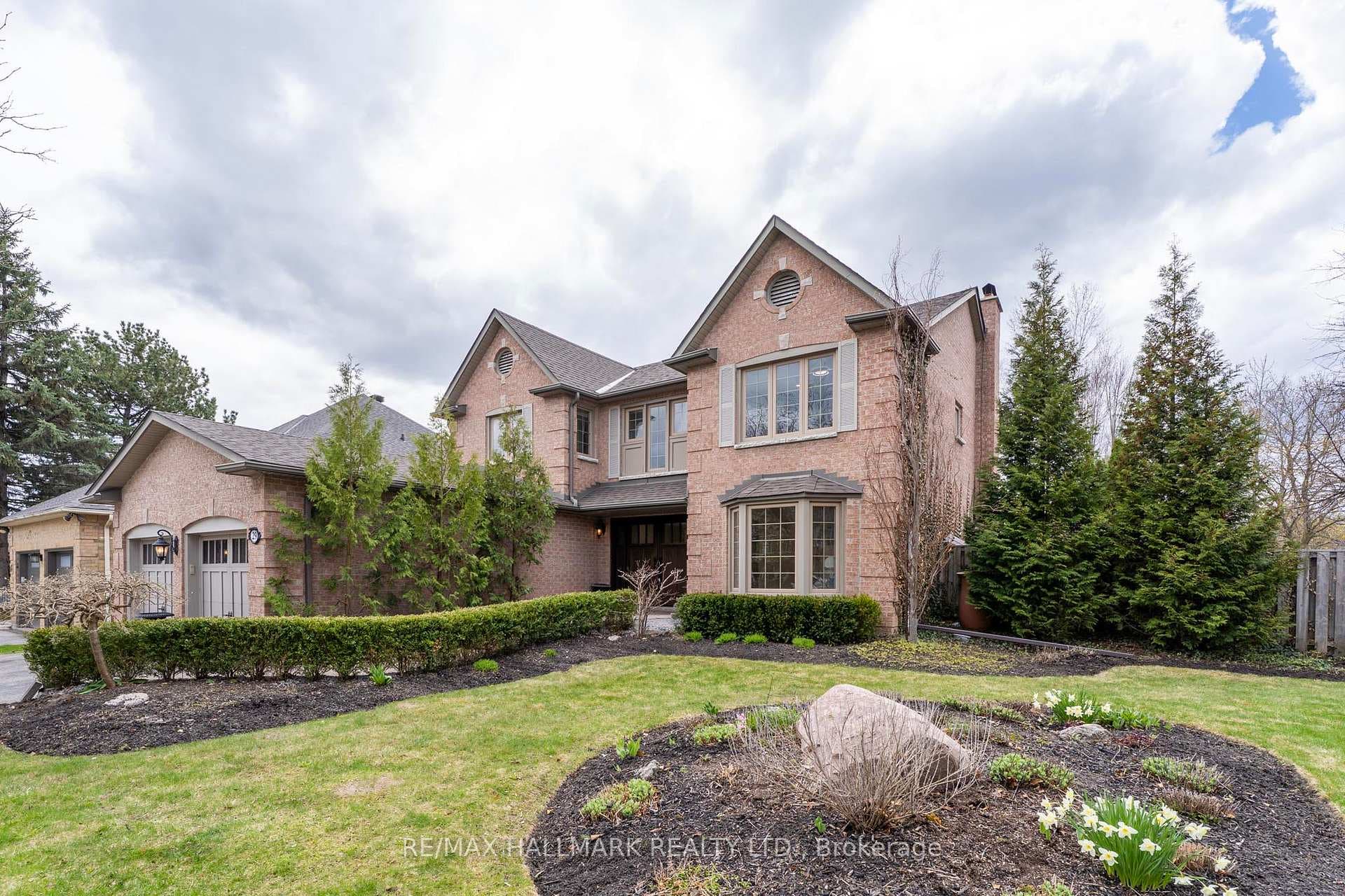 29 Petch Crescent, Aurora, ON L4G 5P4