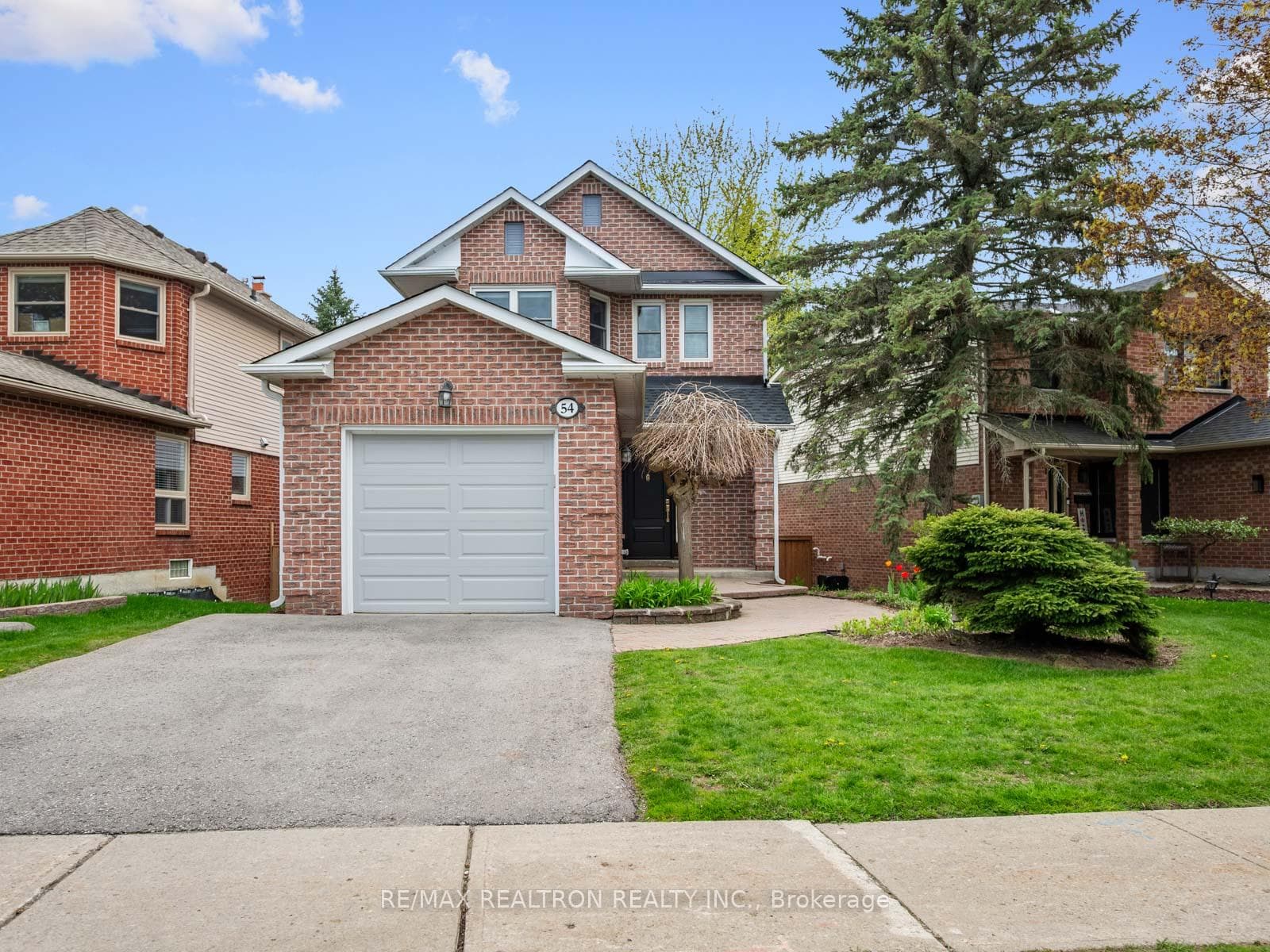54 Moorcrest Drive, Aurora, ON L4G 3R4