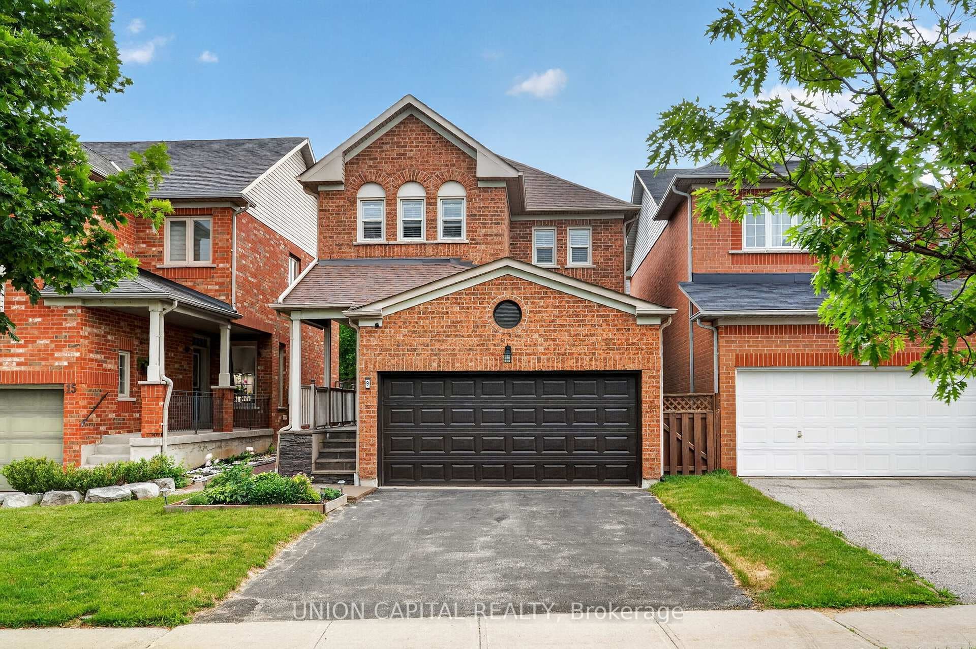 9 Ballymore Drive, Aurora, ON L4G 7E8