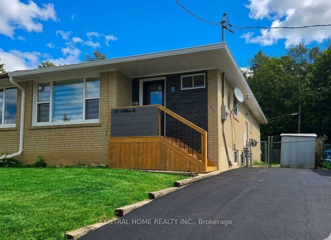 137 Willow Lane, Newmarket, ON L3Y 4J1
