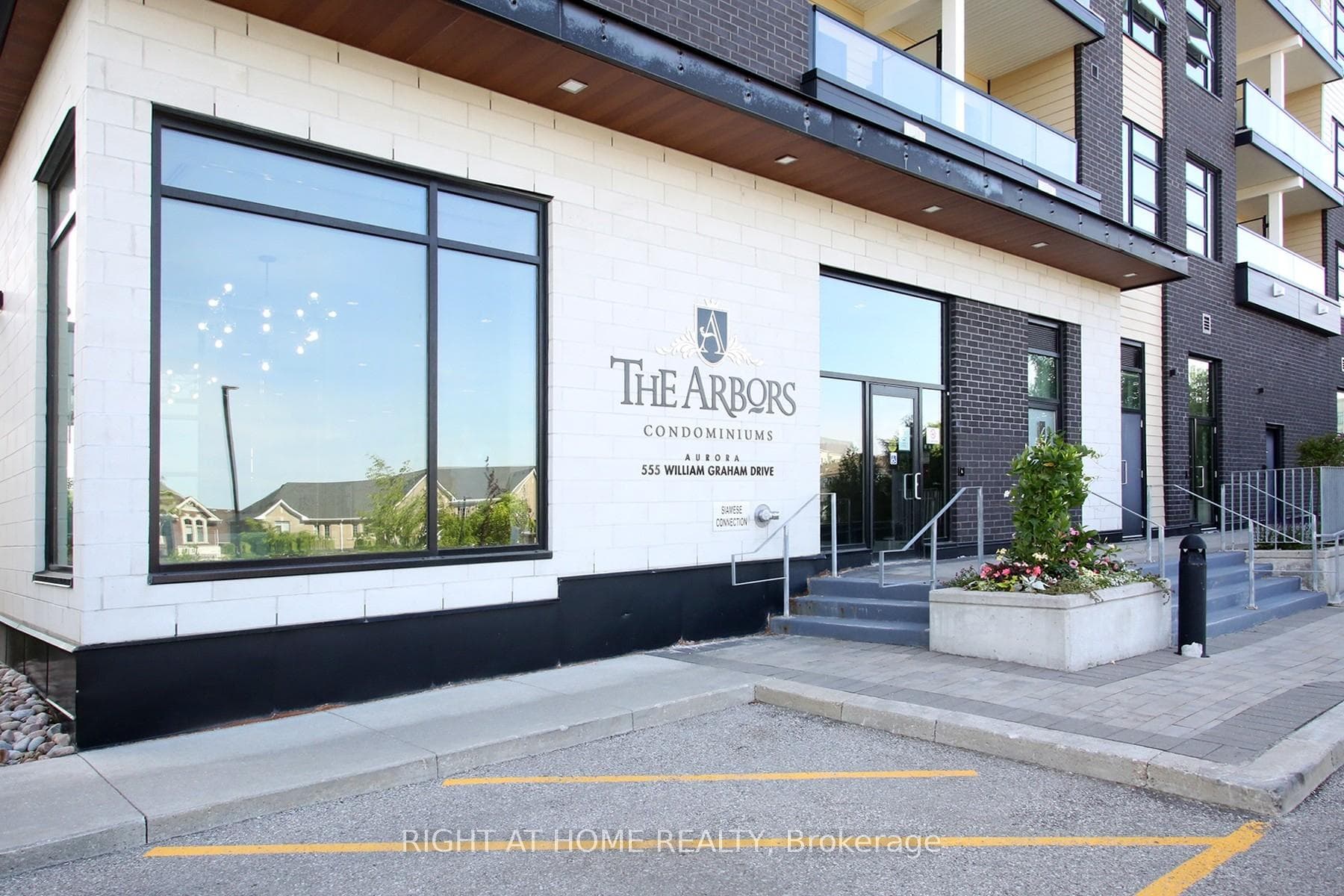 555 William Graham Drive 436, Aurora, ON L4G 3H9