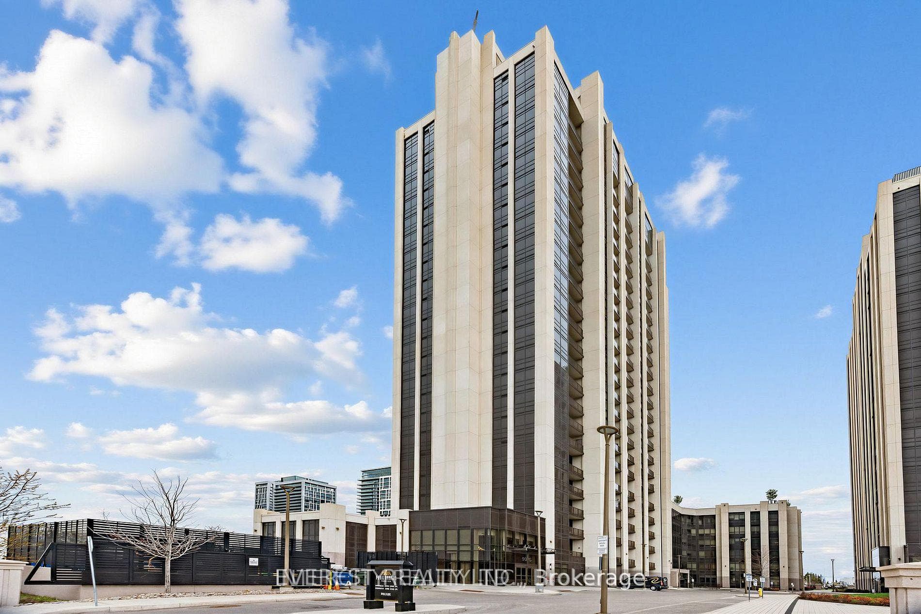 9075 Jane Street 1706, Vaughan, ON L4K 0L7