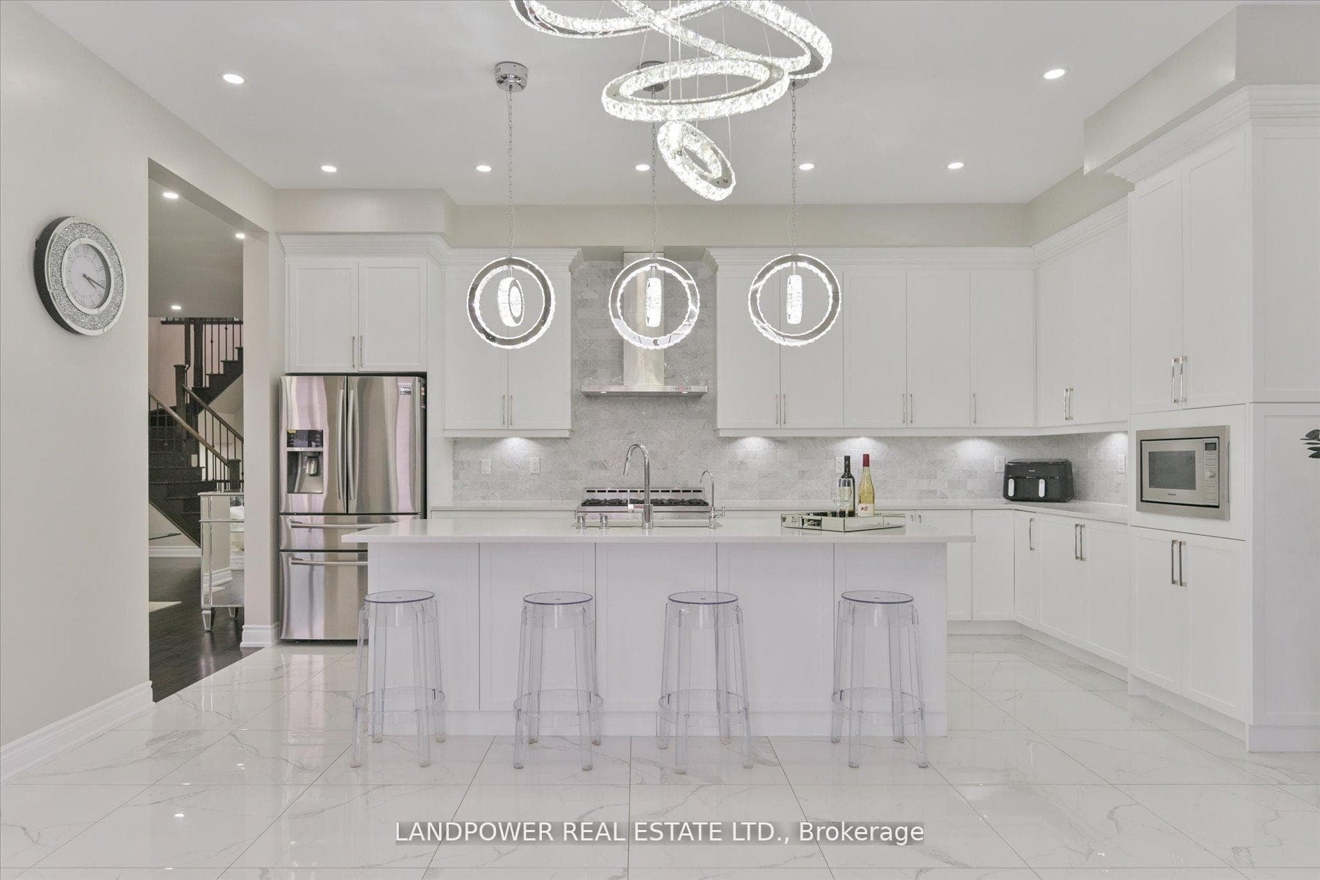 20 Tesla Crescent, East Gwillimbury, ON L9N 0T3