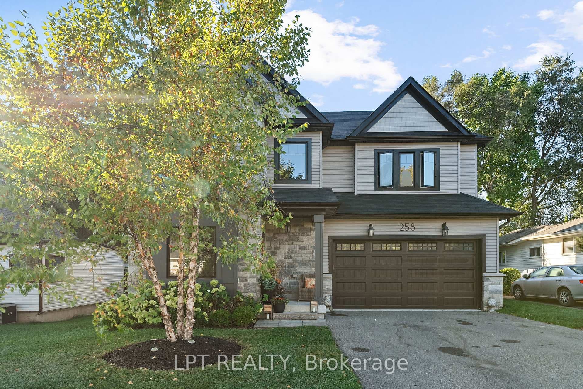258 Andrew Street, Newmarket, ON L3Y 1H2