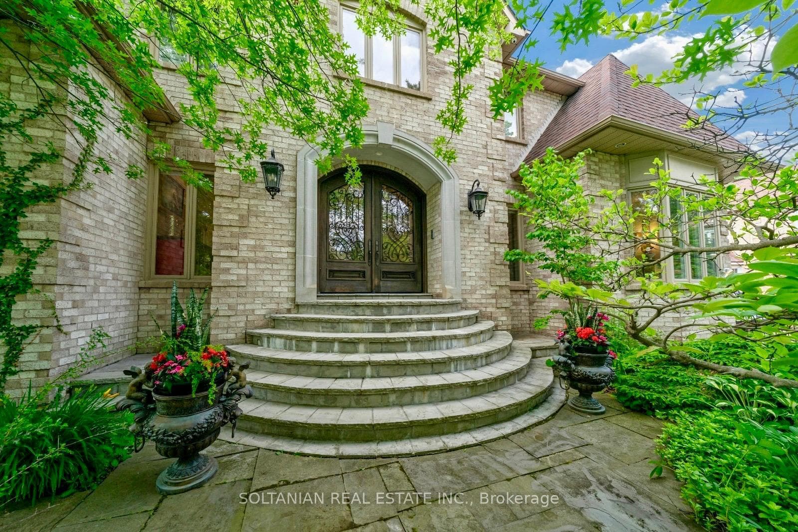6 Fairfield Place, Markham, ON L3T 7M7