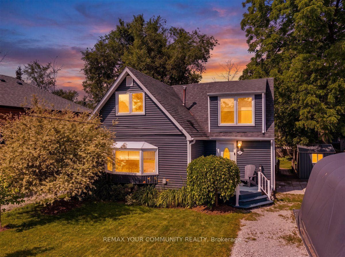17 Farley Circle, Georgina, ON L0E 1S0