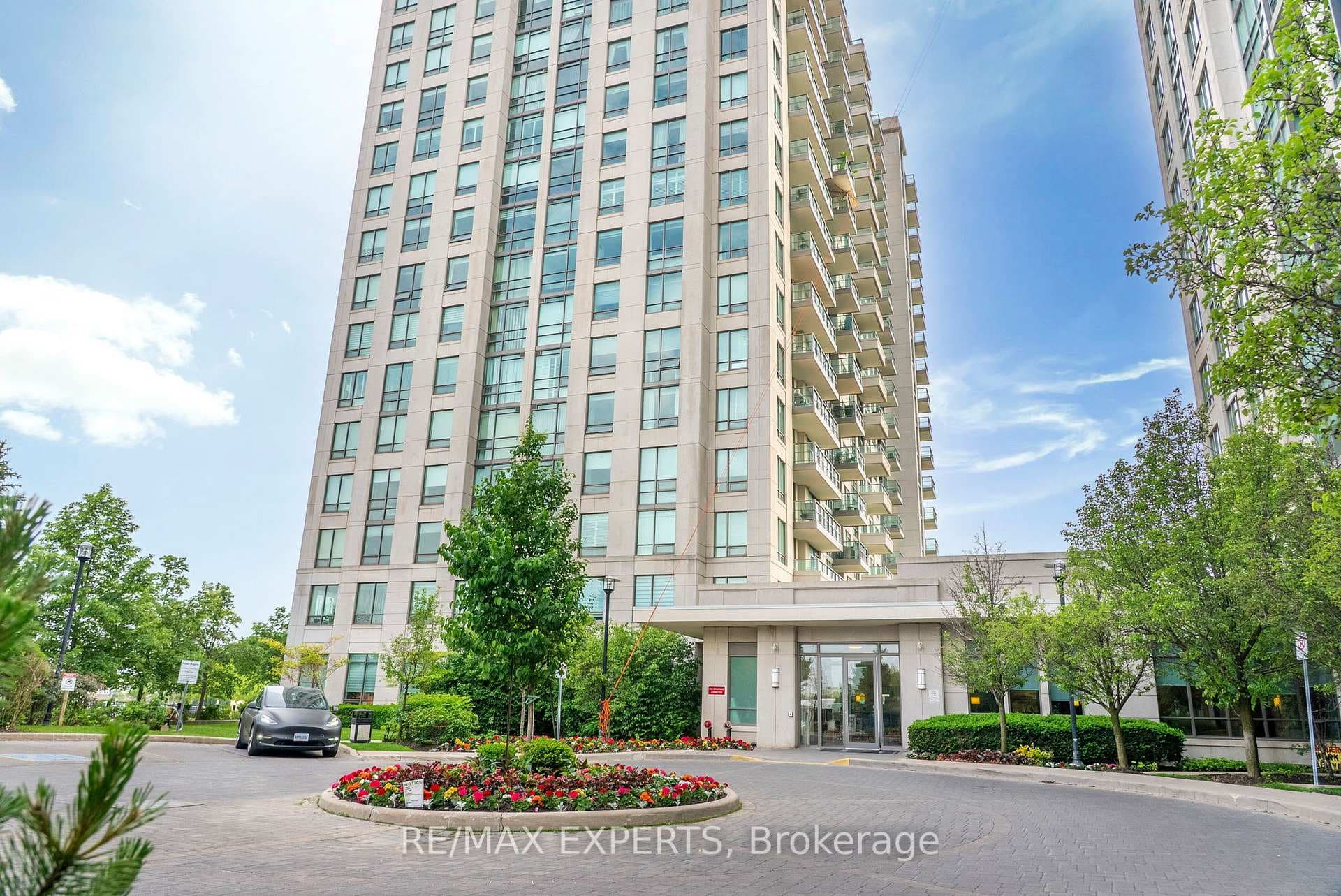 88 Promenade Circle 704, Vaughan, ON L4J 9A4
