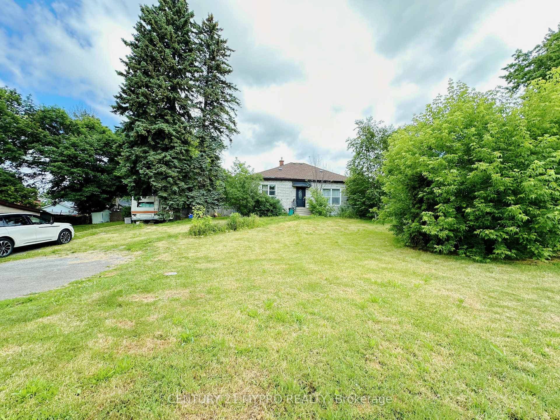 94 Prospect Street, Newmarket, ON L3Y 3T4