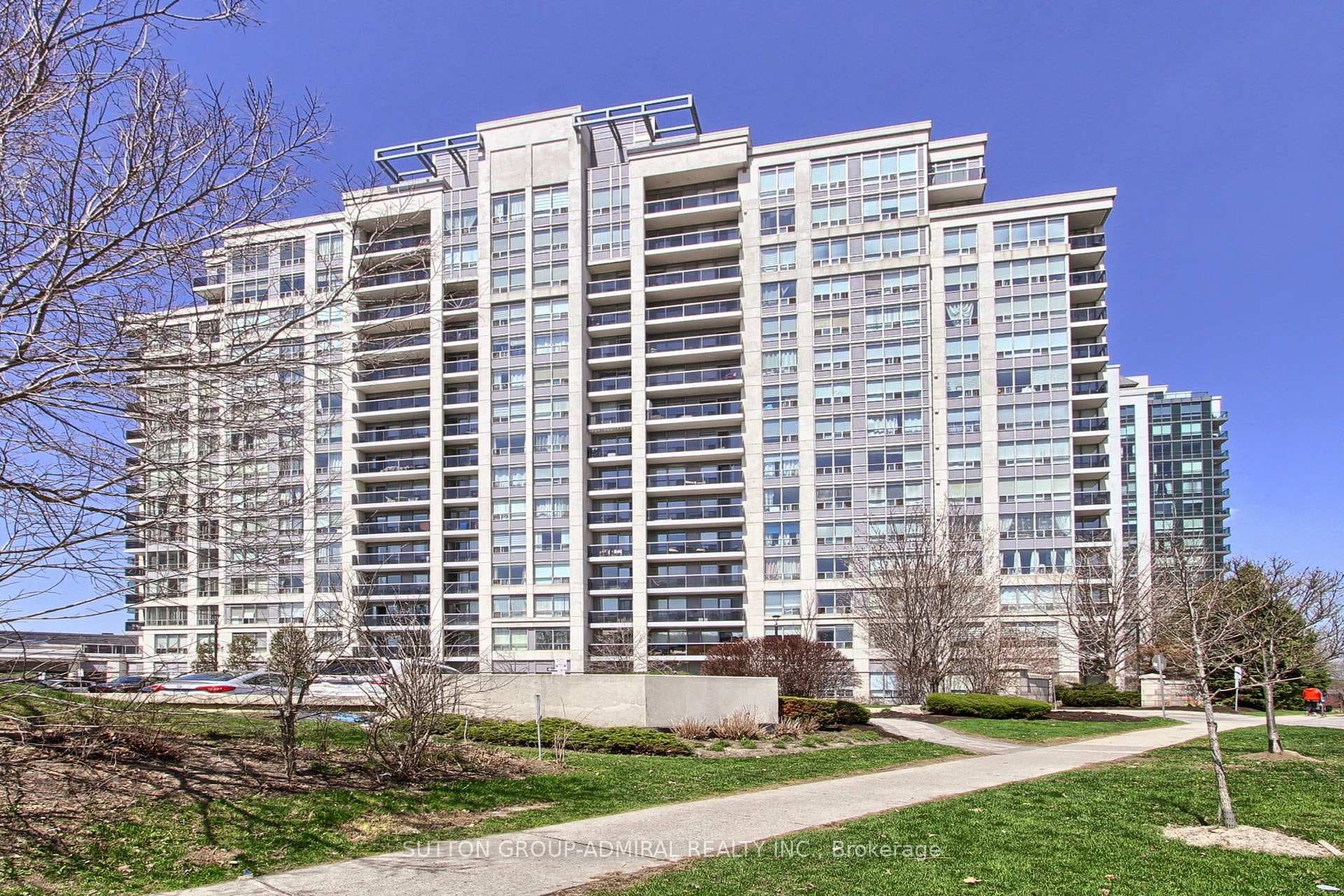 50 DISERA Drive 905, Vaughan, ON L4J 9G1