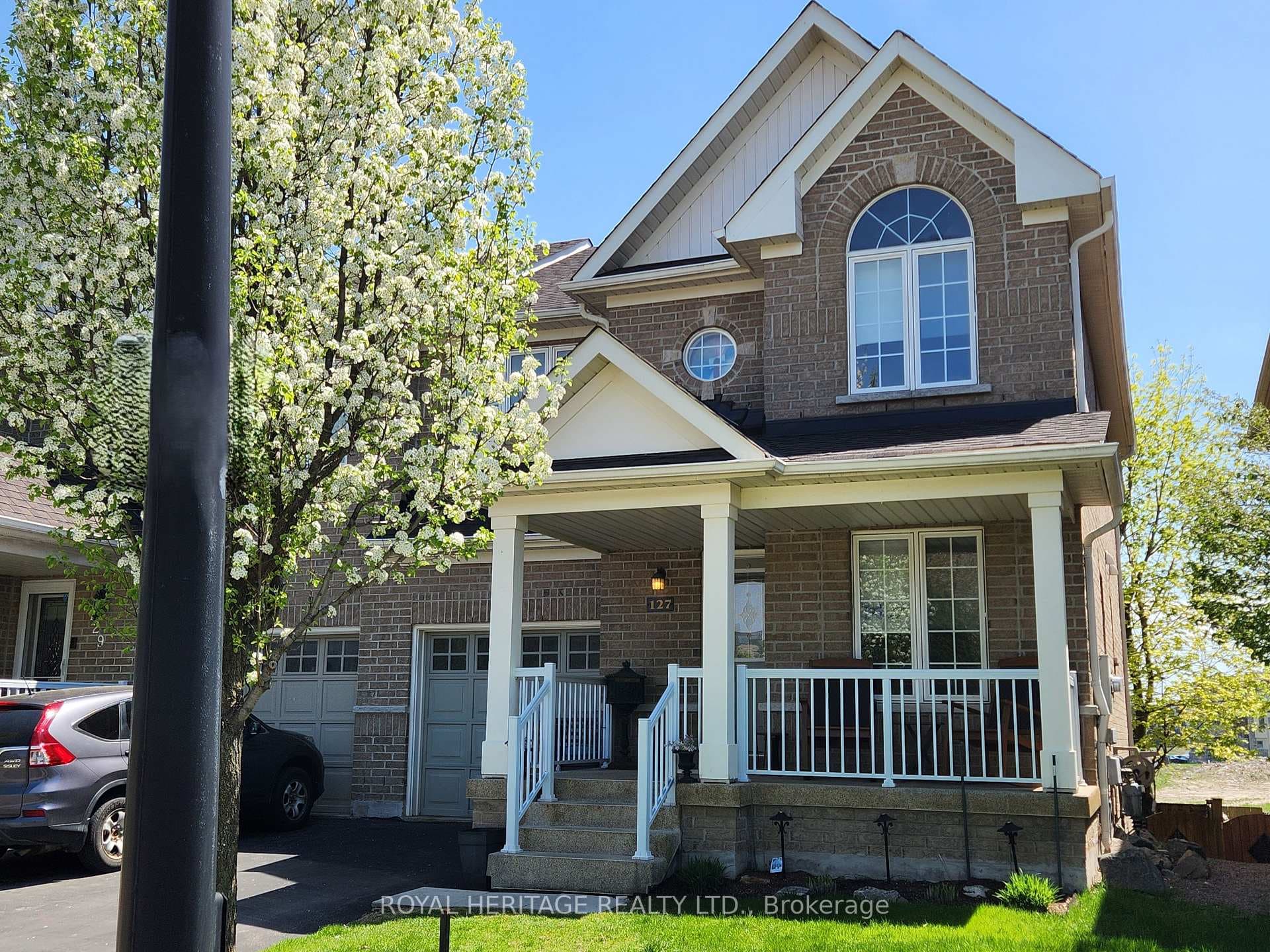 127 Knapton Drive, Newmarket, ON L3X 3B3