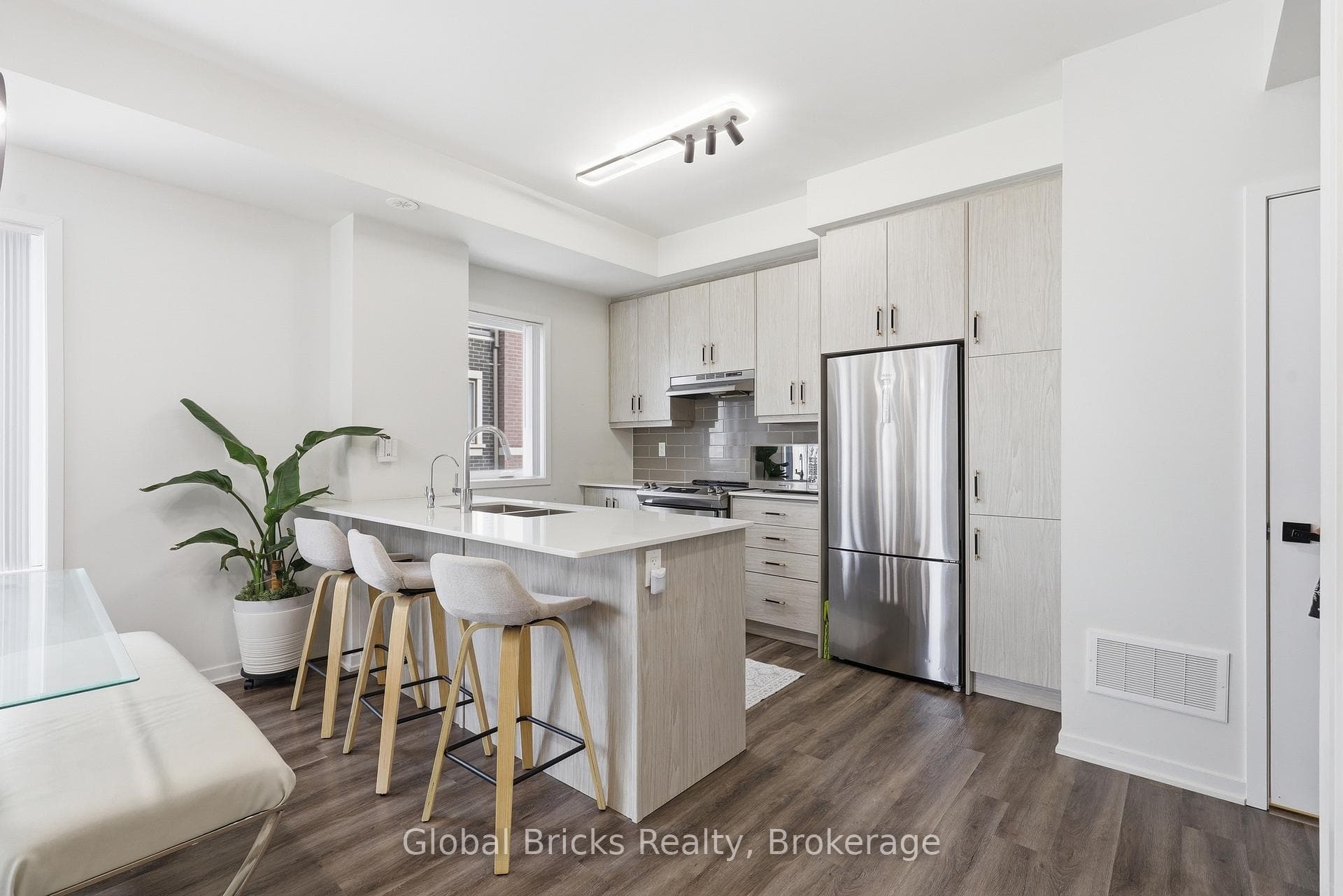 131 Honeycrisp Crescent TH #210, Vaughan, ON L4K 0N7