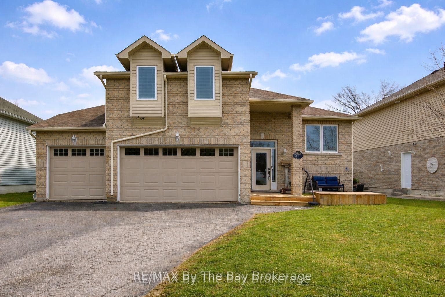 229 Atkinson Street, Clearview, ON L0M 1S0