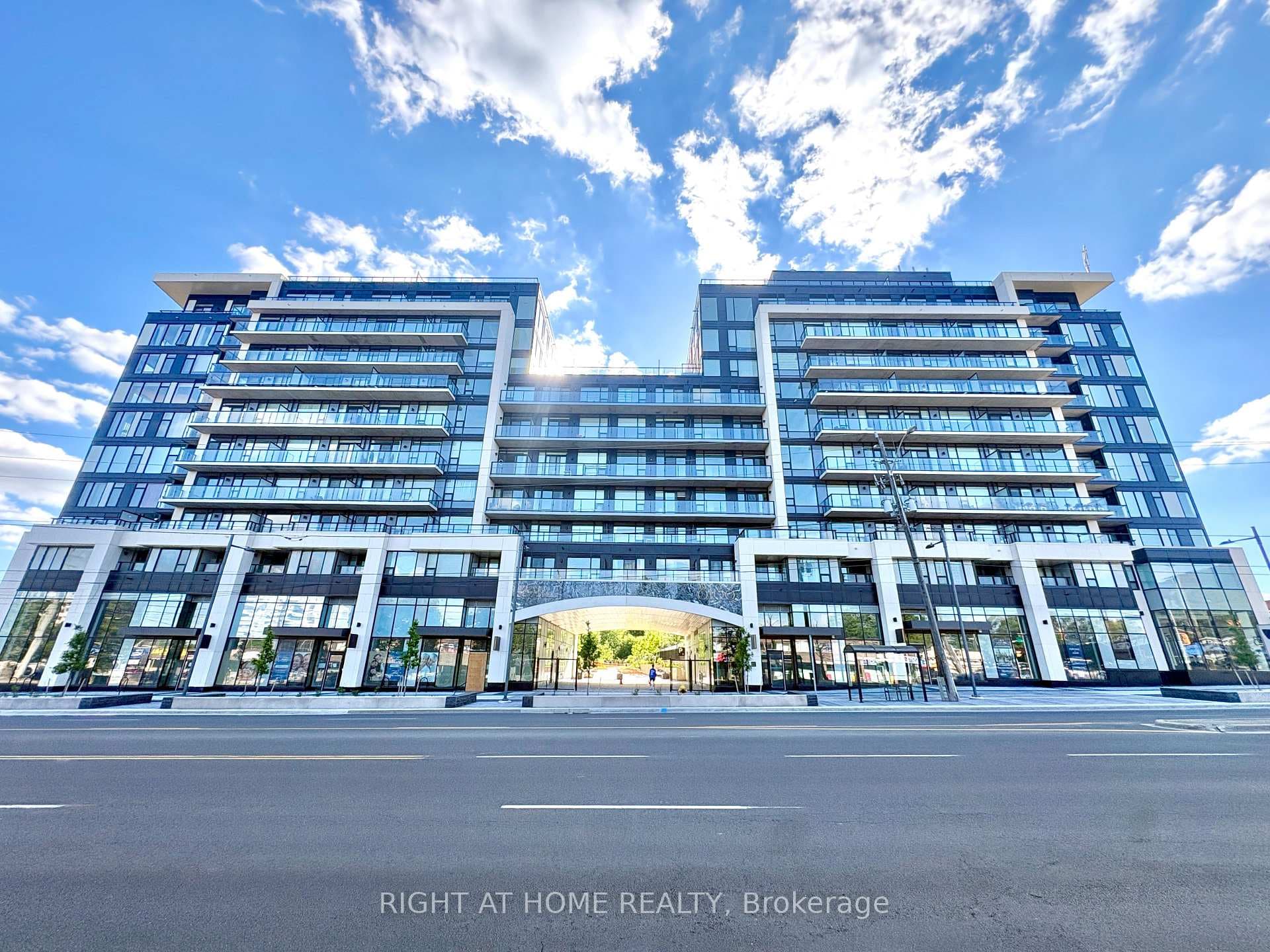 8188 Yonge Street 221, Vaughan, ON L4J 0M2