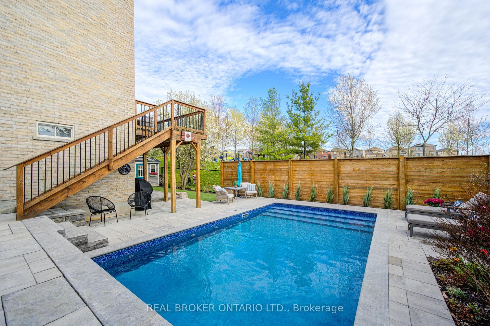 21 Mynden Way, Newmarket, ON L3X 3A7