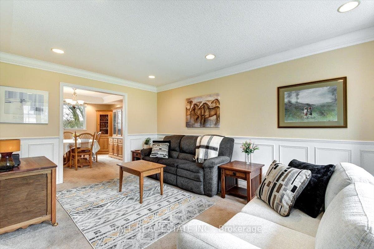 27 Blackstone Court, East Gwillimbury, ON L9N 1C2